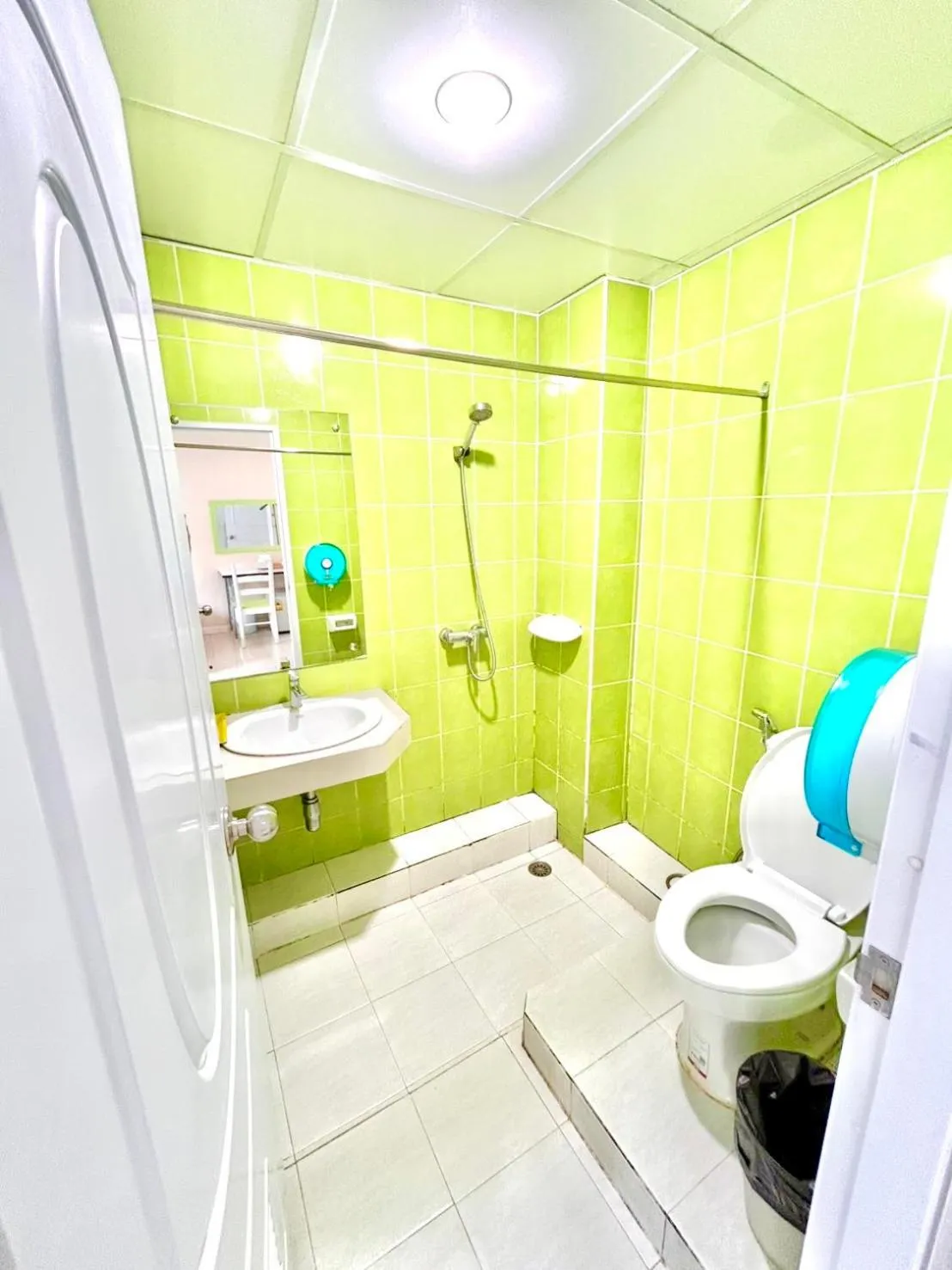 Shower in ABCYQ Hotel