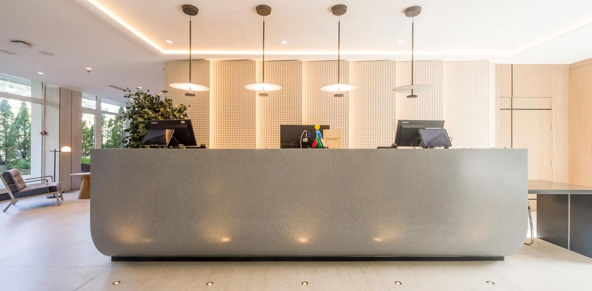 Lobby or reception in Hotel Ilunion San Sebastián