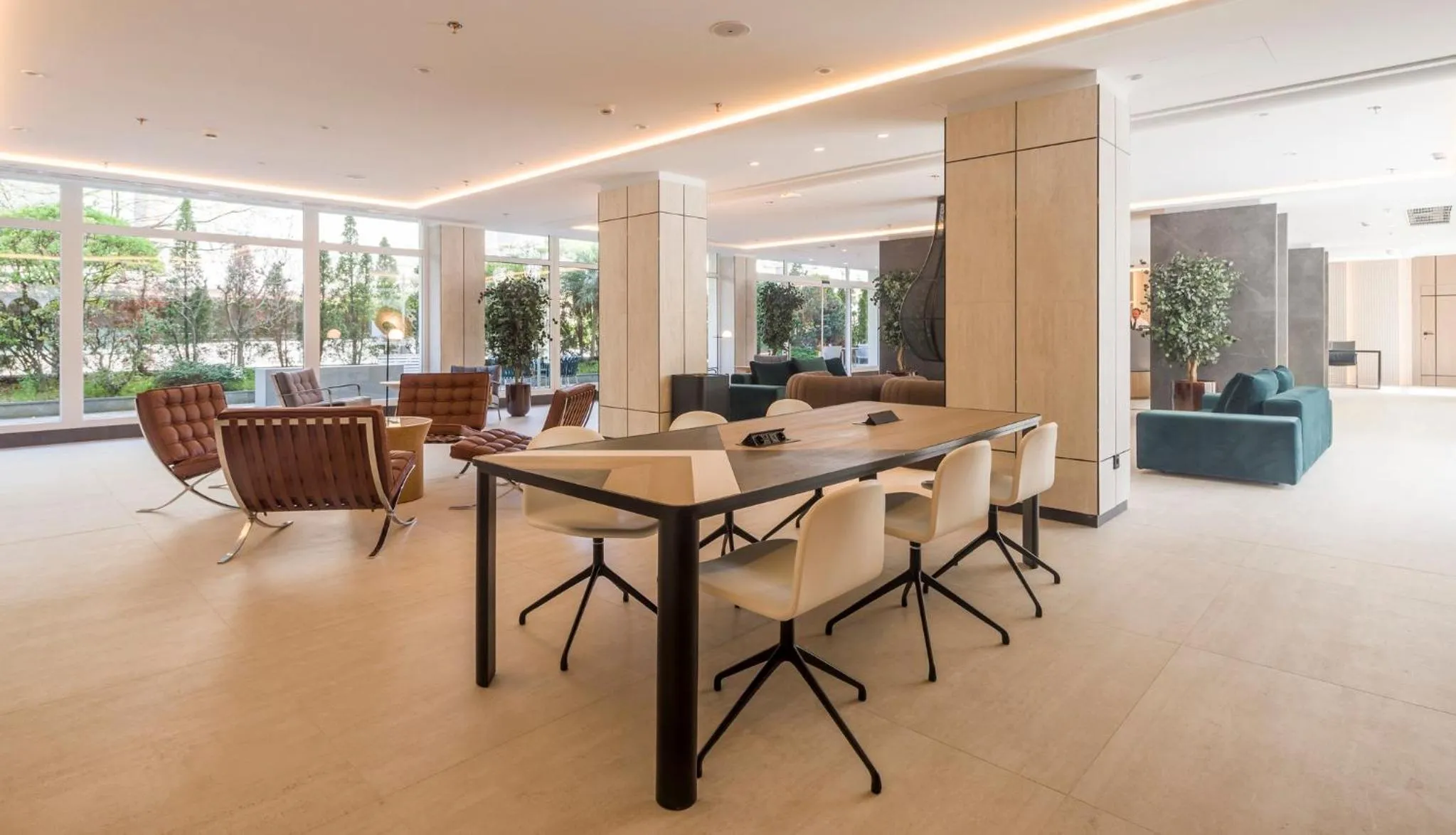 Seating area in Hotel Ilunion San Sebastián