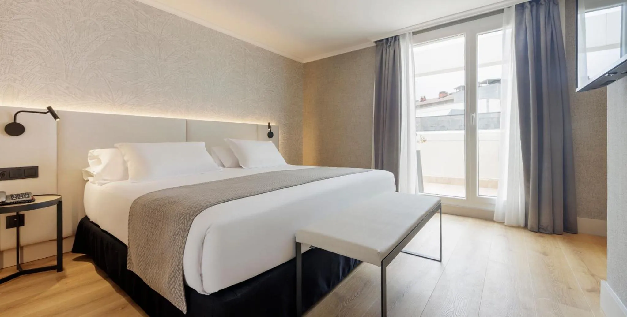 Bedroom, Bed in Hotel Ilunion San Sebastián