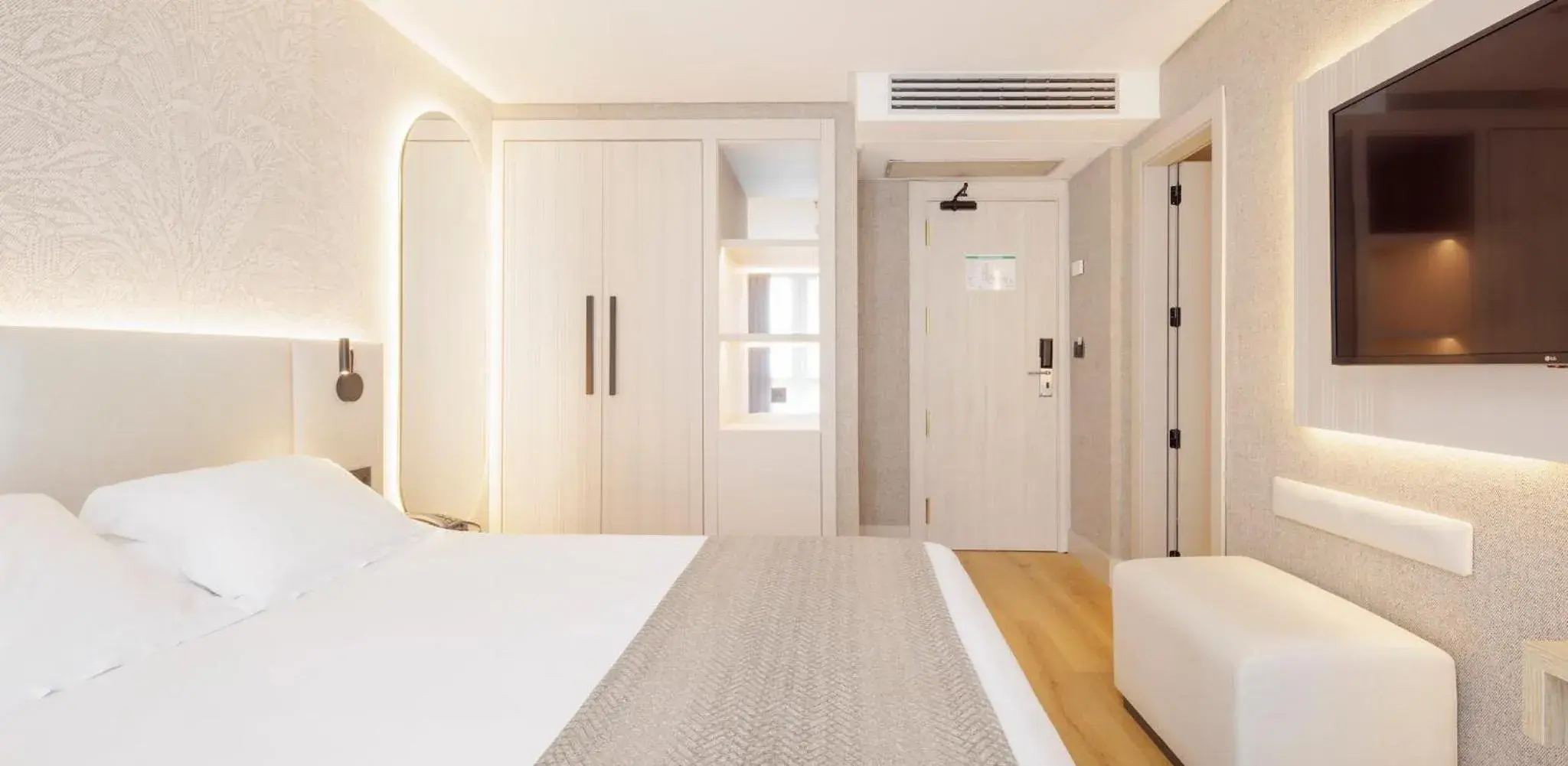 Double Superior Marriage with Terrace in Hotel Ilunion San Sebastián Double Superior Marriage with Terrace in Hotel Ilunion San Sebastián