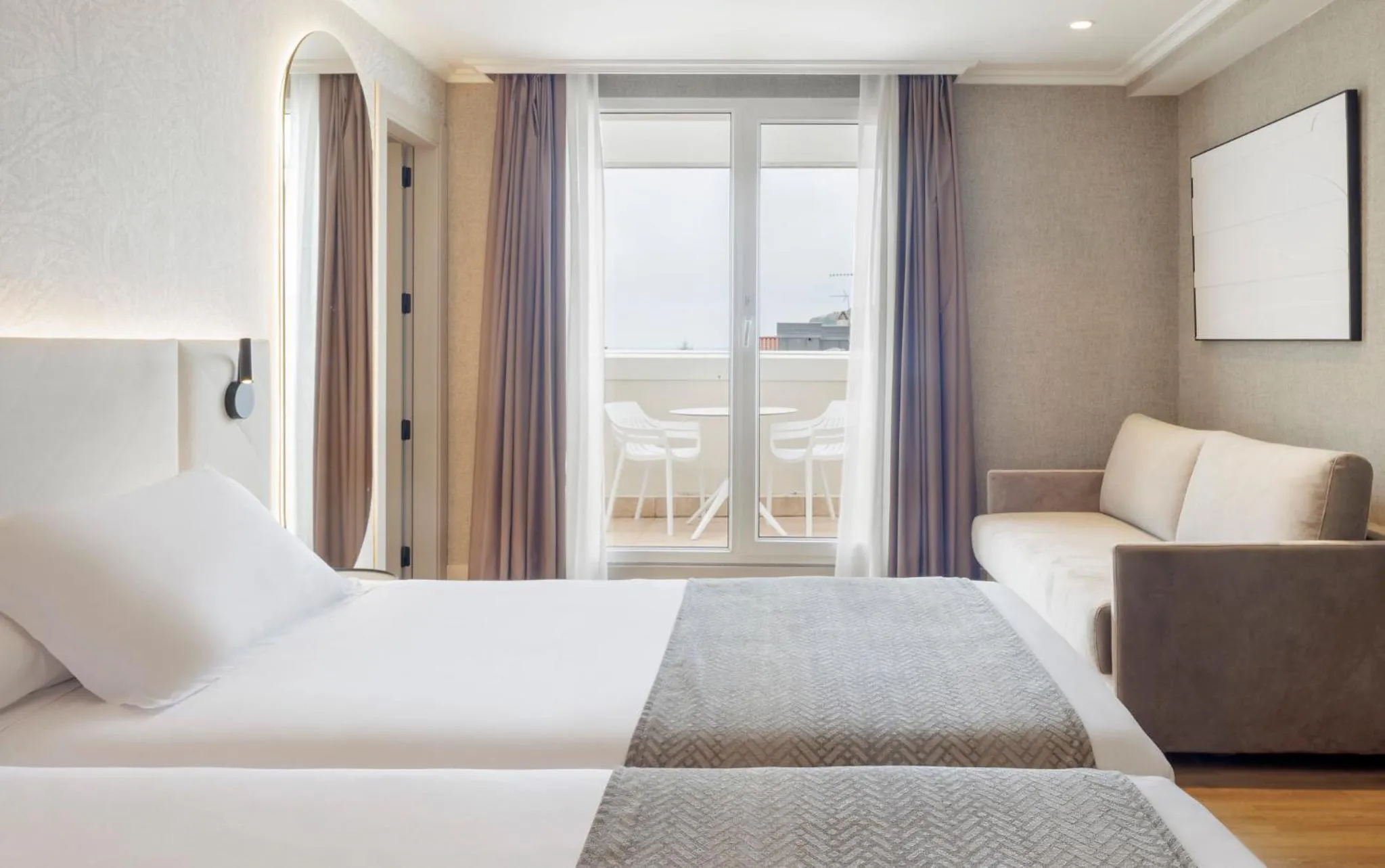 Bedroom, Bed in Hotel Ilunion San Sebastián