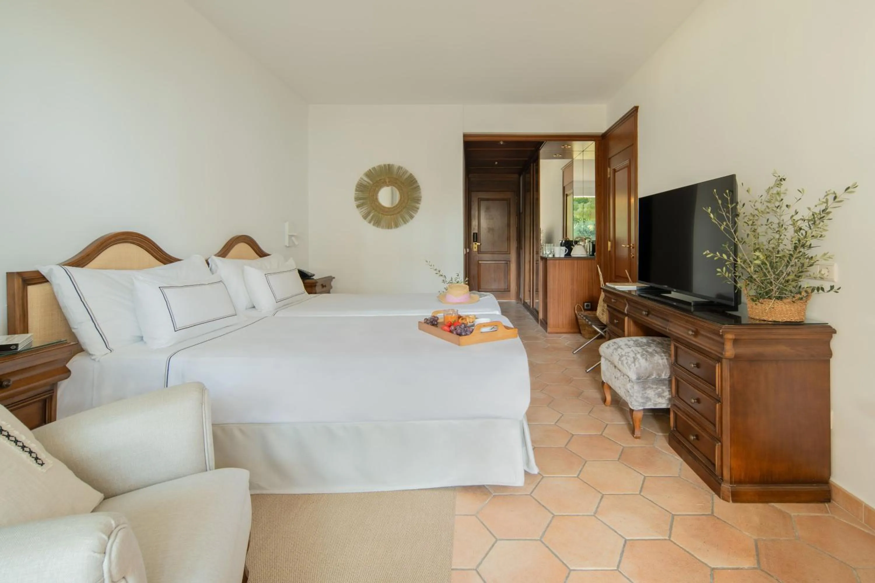 Property building, Bed in Meliá Cala d'Or Boutique Hotel