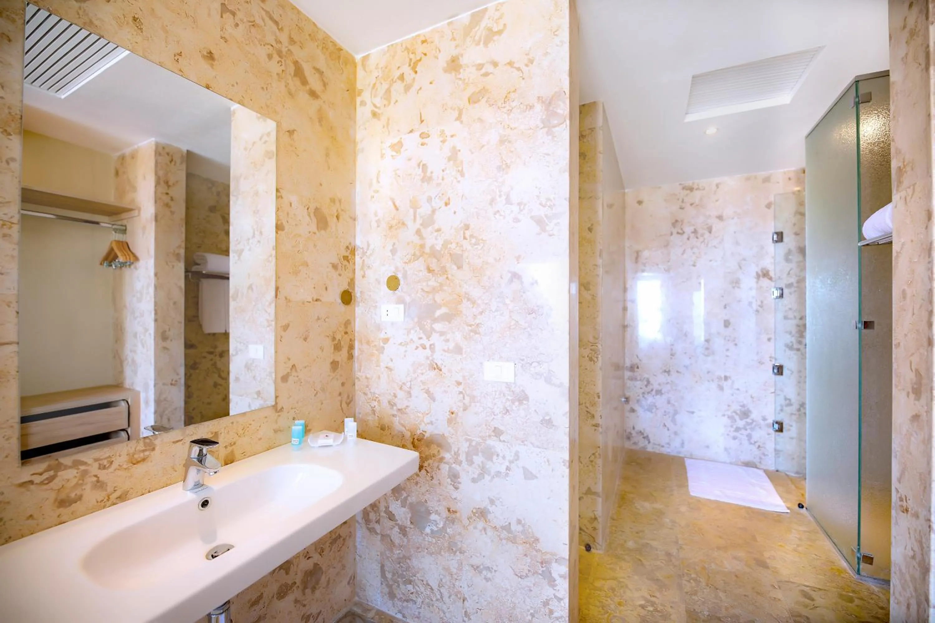 Shower in Zen Resort Sahl Hasheesh by TBH Hotels