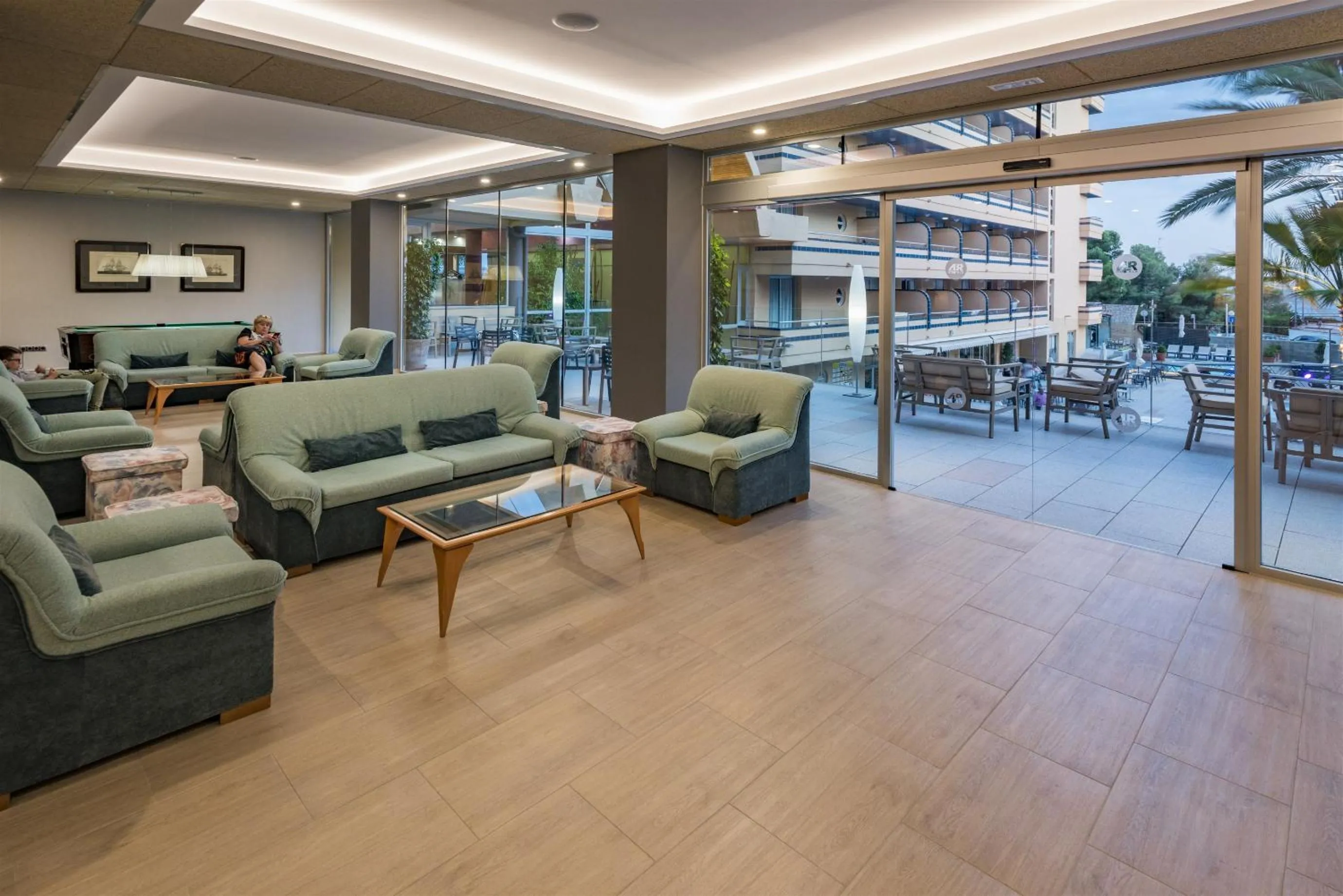 Communal lounge/ TV room in 4R Playa Park