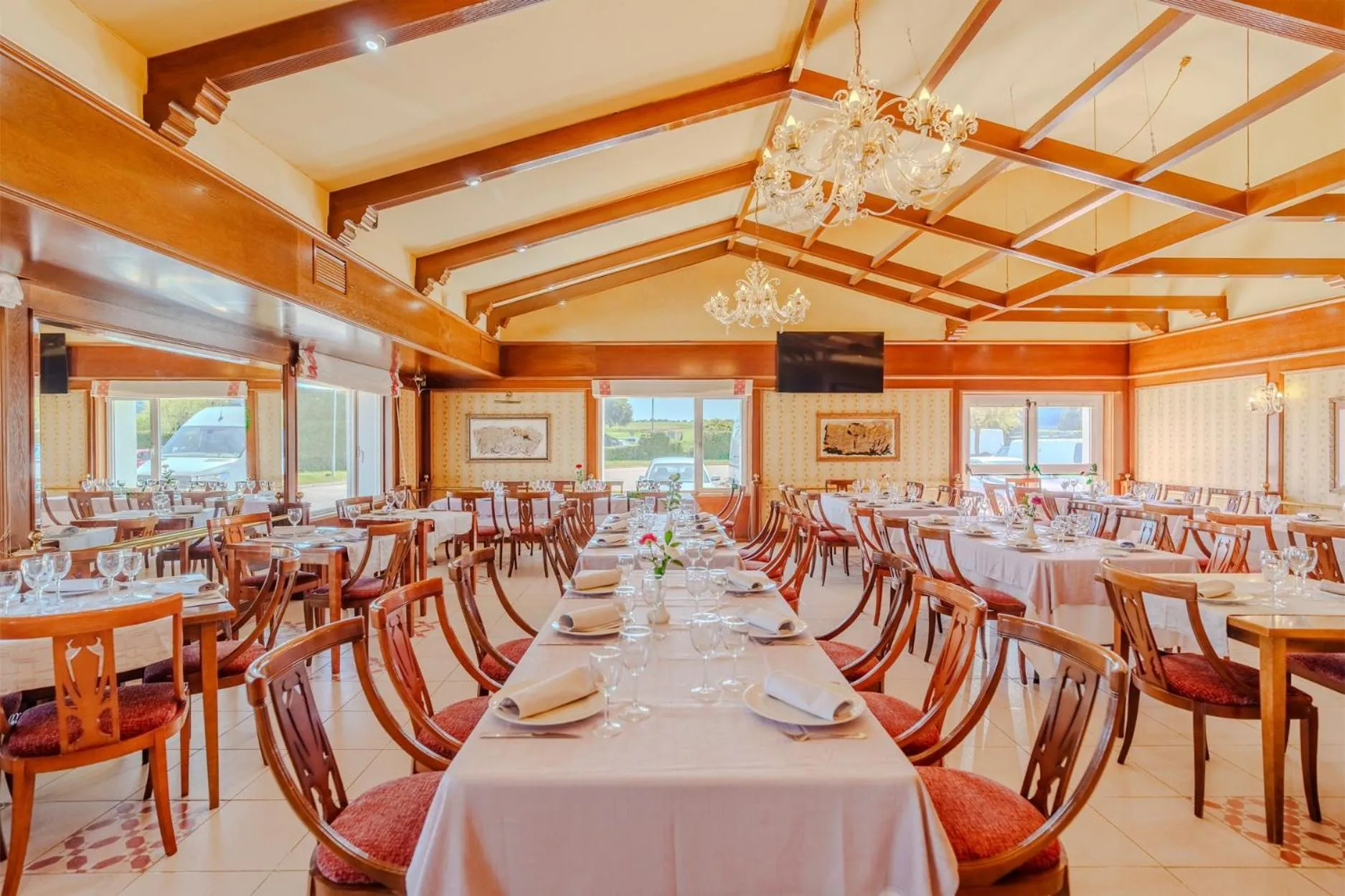 Restaurant/places to eat in Hotel Rey Arturo Burgos