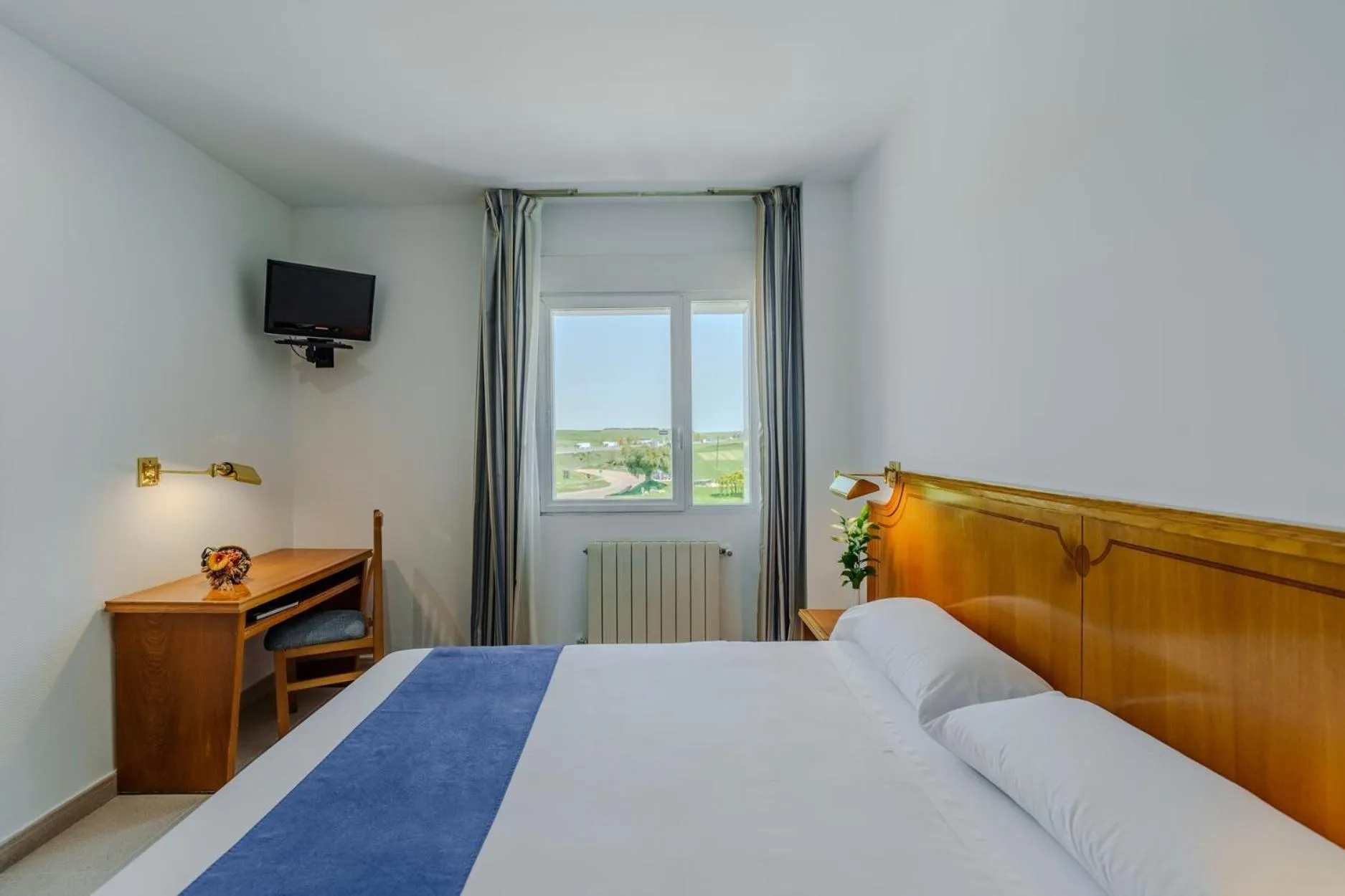 Other, Bed in Hotel Rey Arturo Burgos