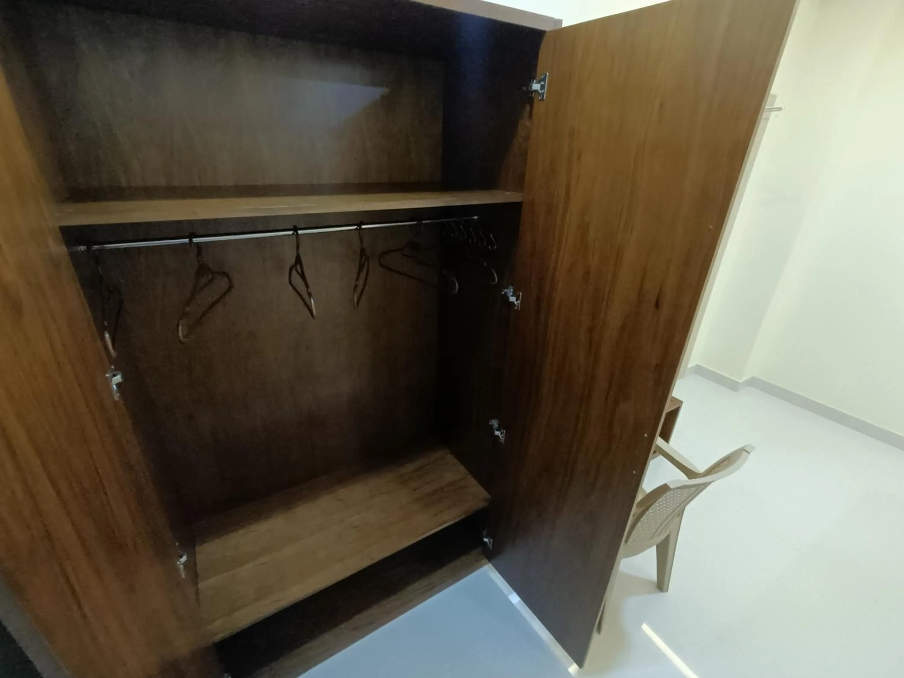 wardrobe in Sri Aswin Grand