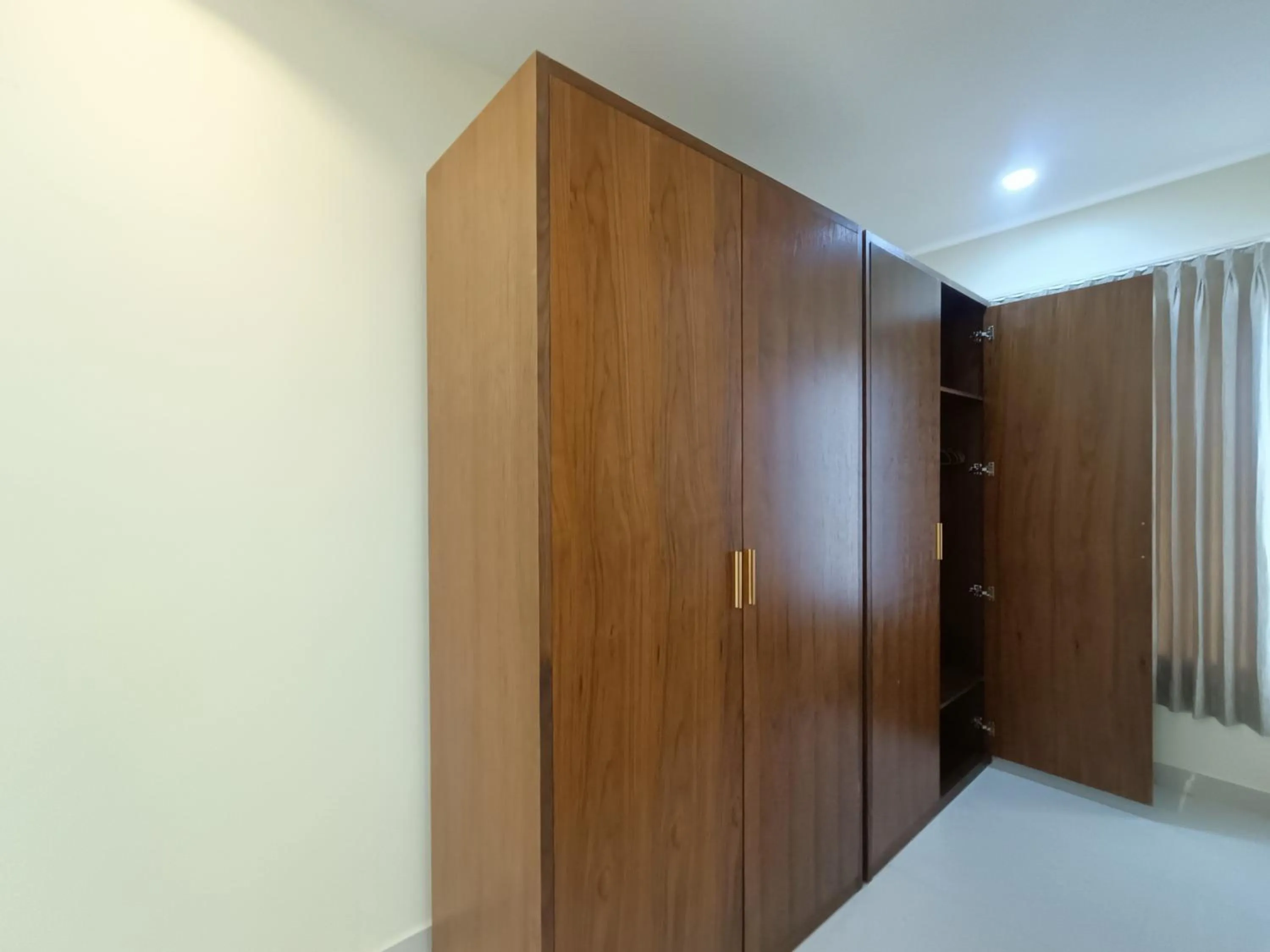 wardrobe in Sri Aswin Grand