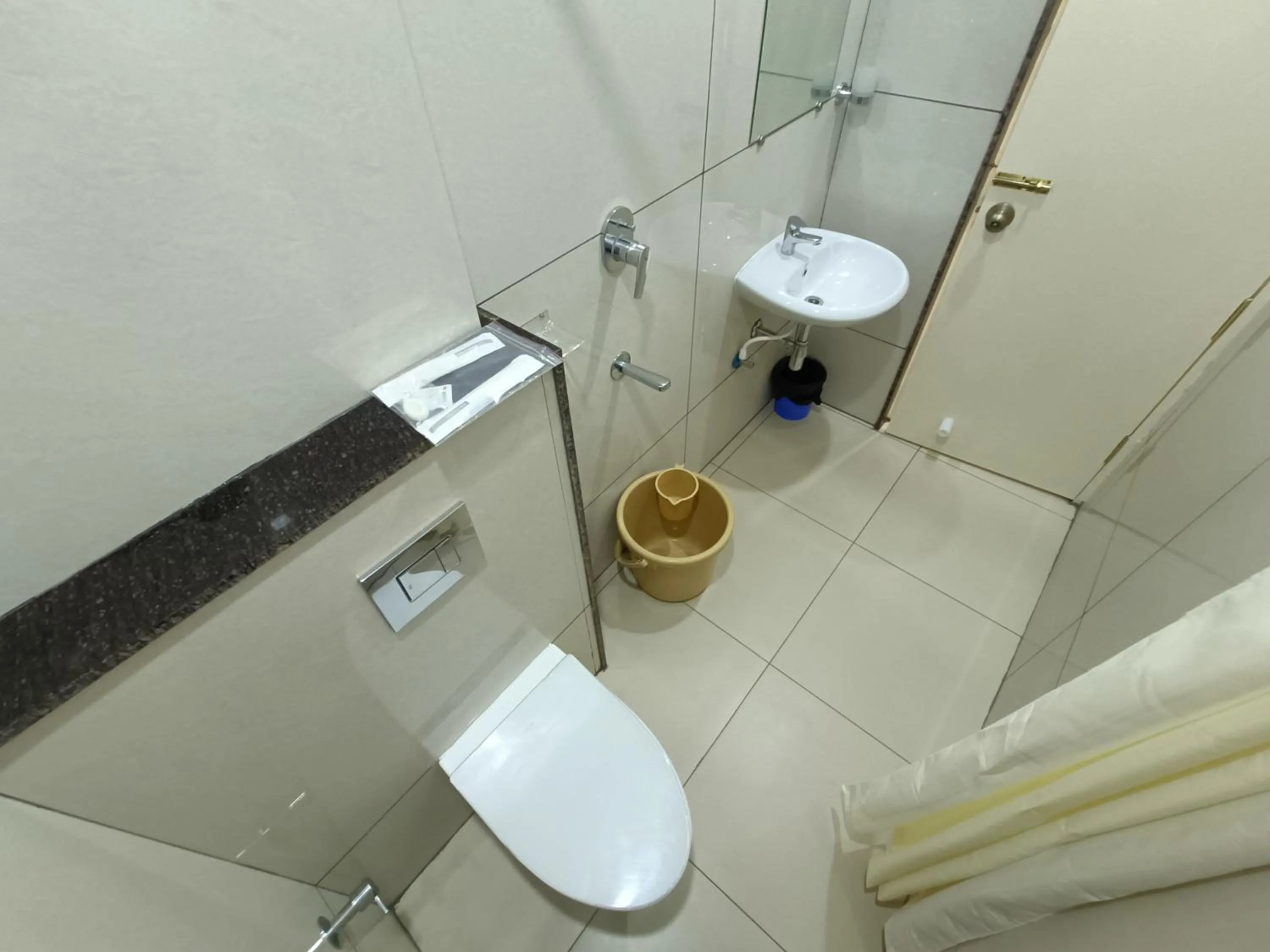 Toilet in Sri Aswin Grand