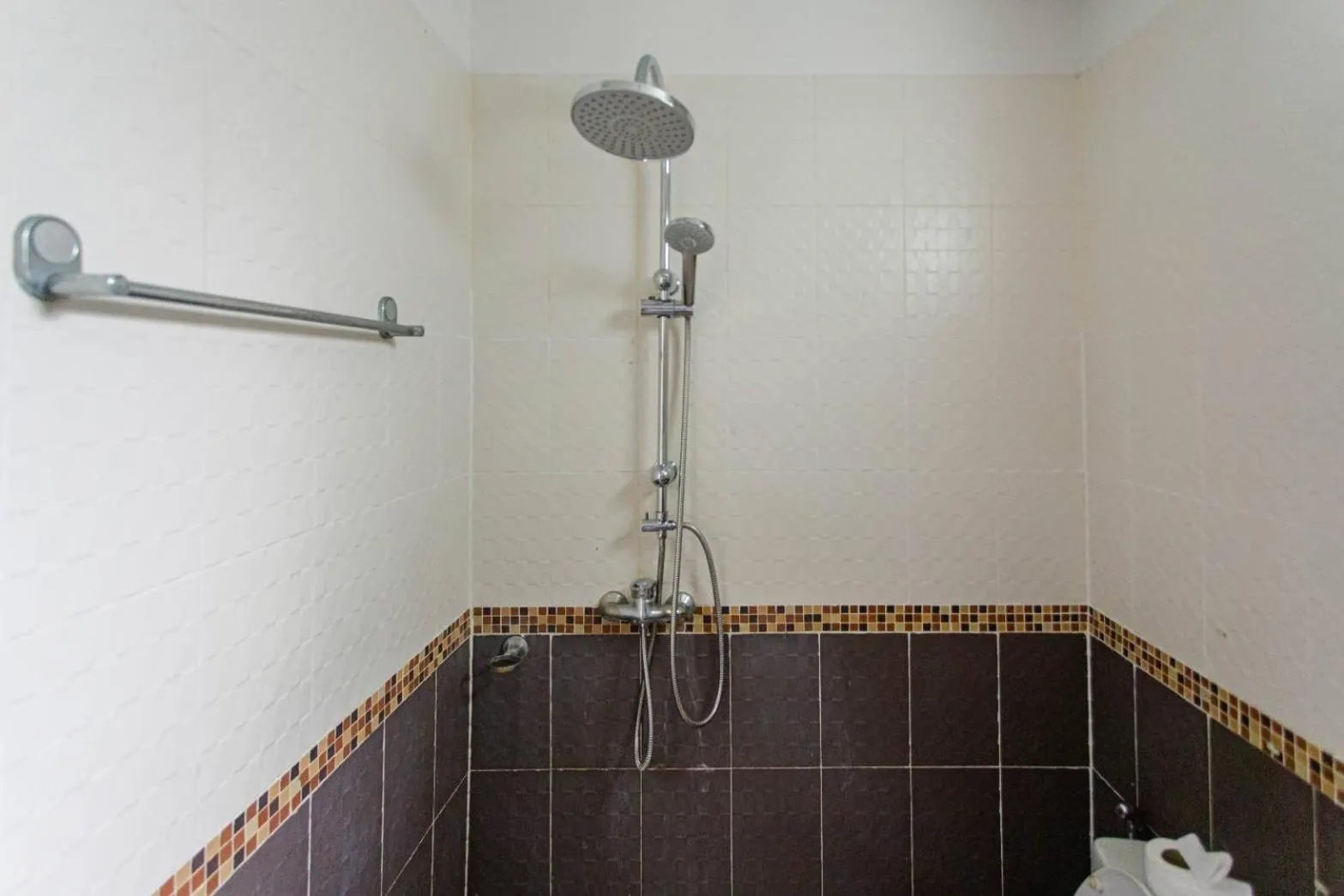 Shower in Pailin Hill Hotel Patong