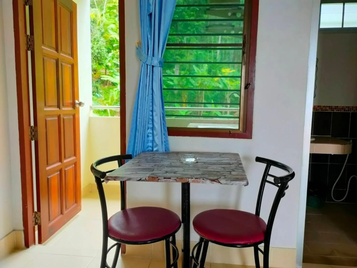 Dining area in Pailin Hill Hotel Patong