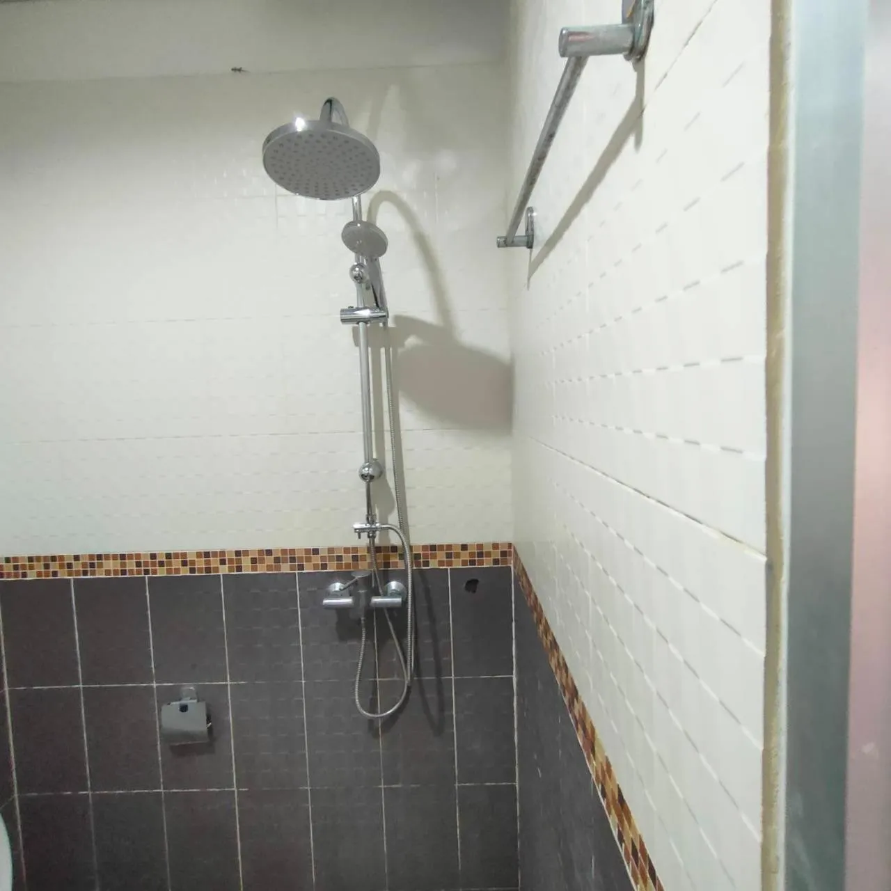 Shower in Pailin Hill Hotel Patong