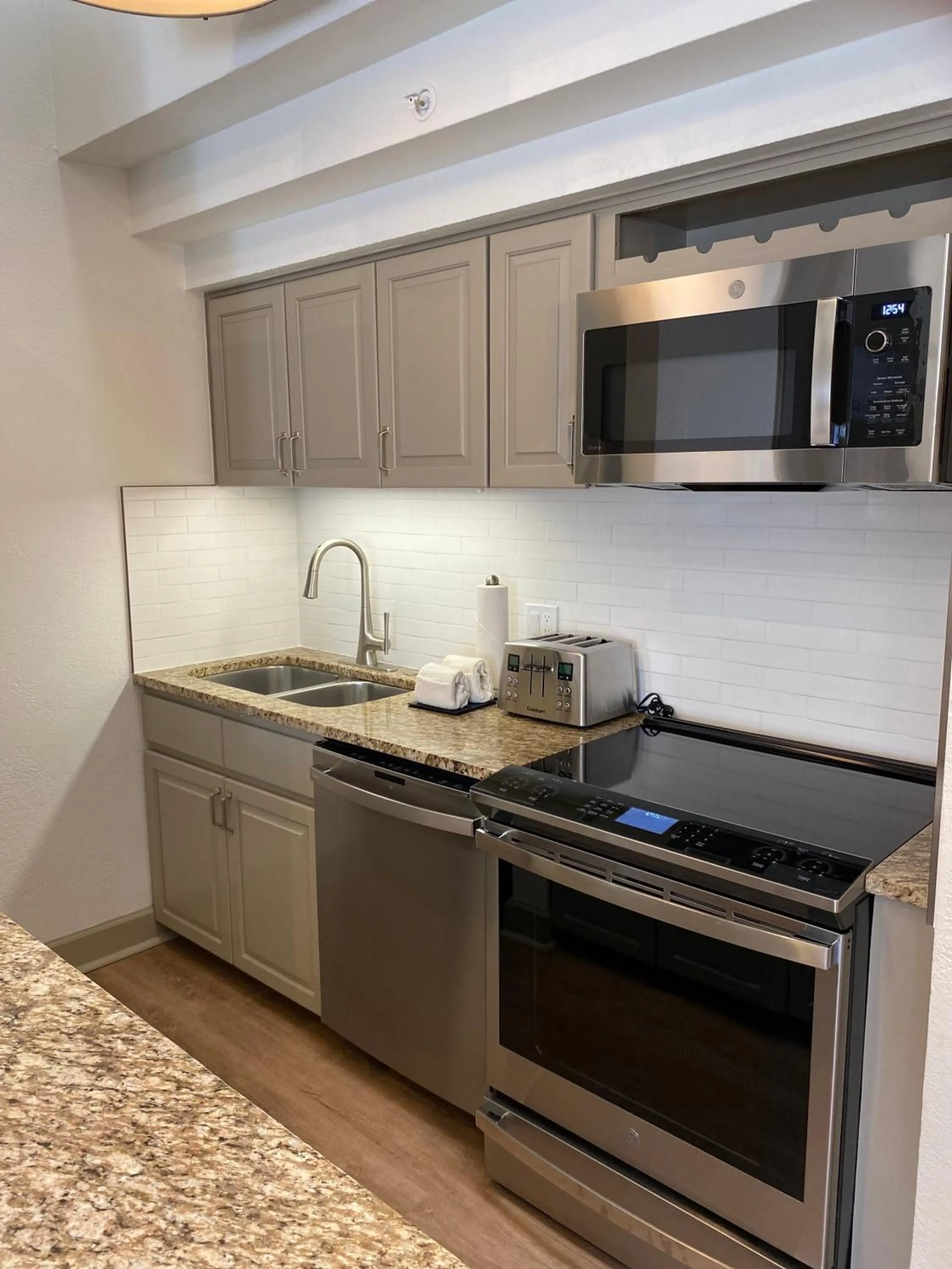 Kitchen or kitchenette in Bluegreen's StreamSide at Vail