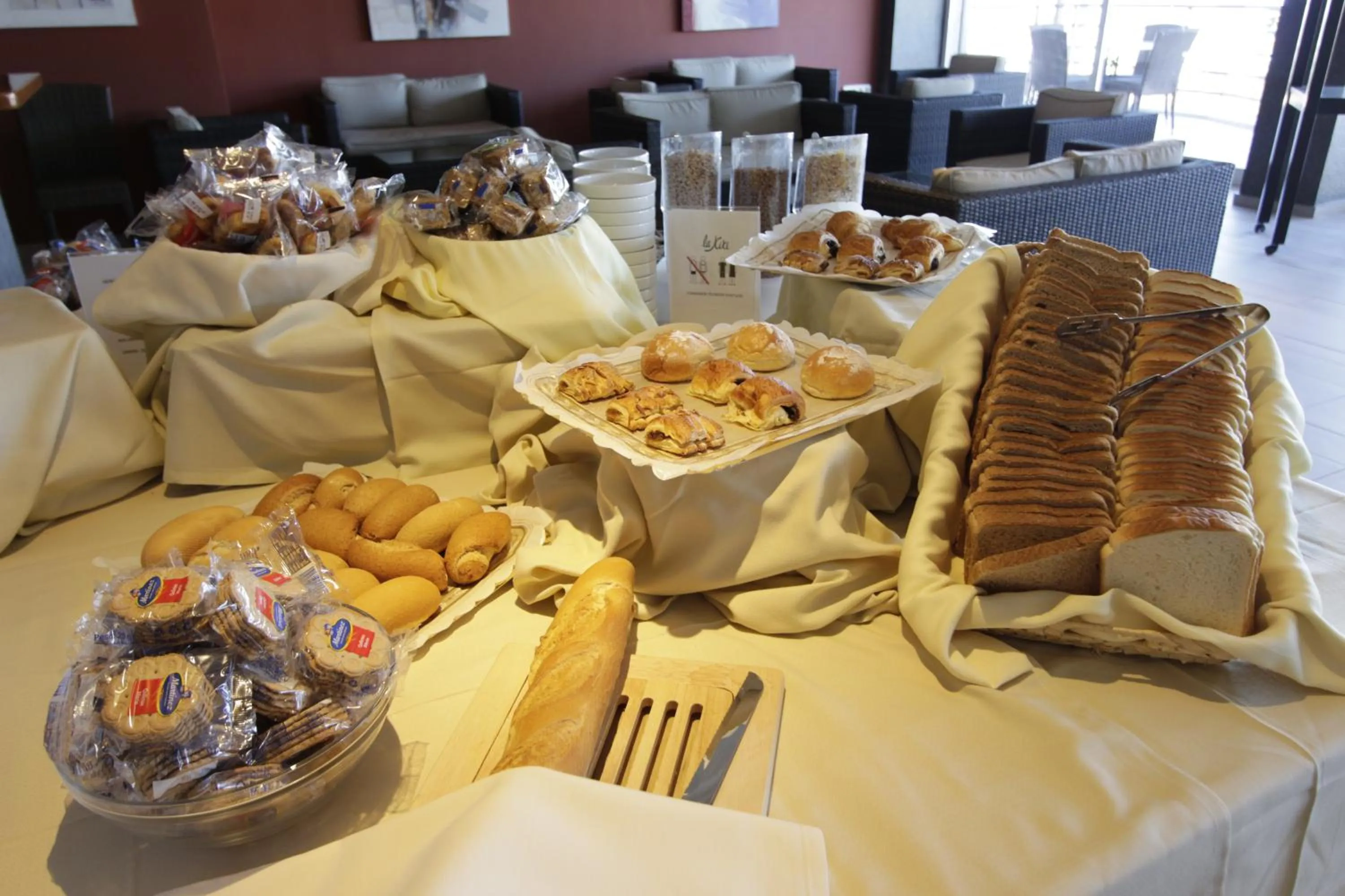 Breakfast in Apartamentos La Kiki