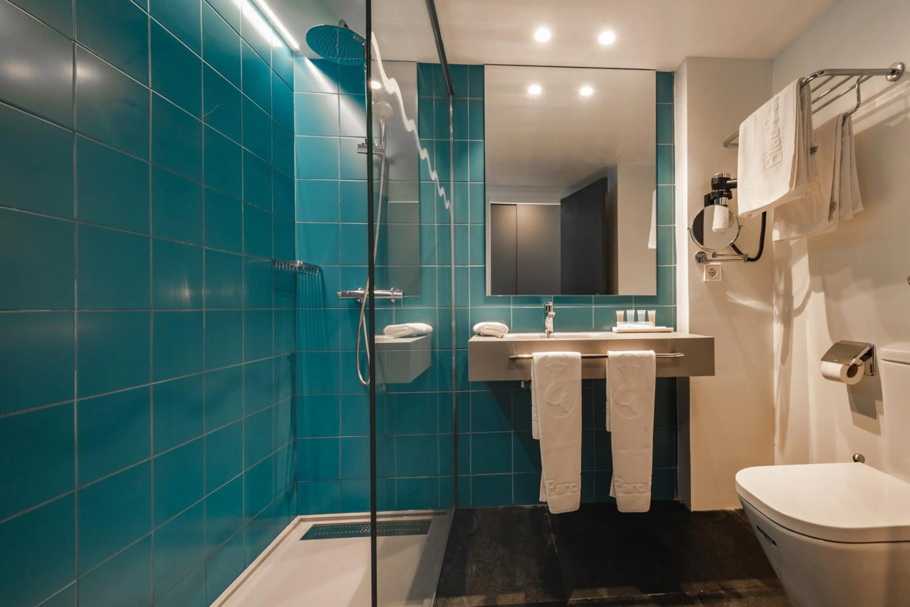 Bathroom in Apartamentos La Kiki