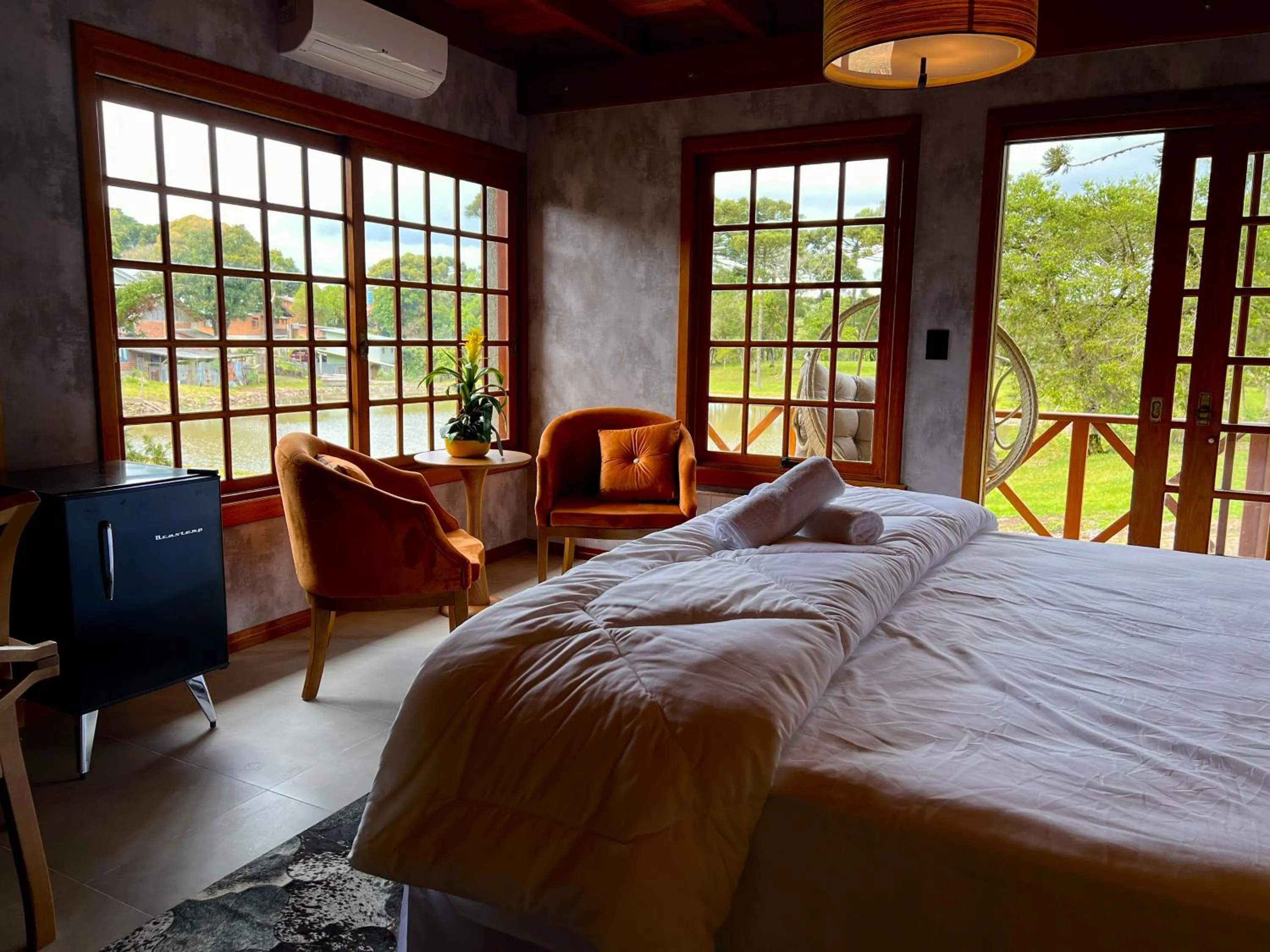Photo of the whole room, Bed in WoodStone Hotel Fazenda