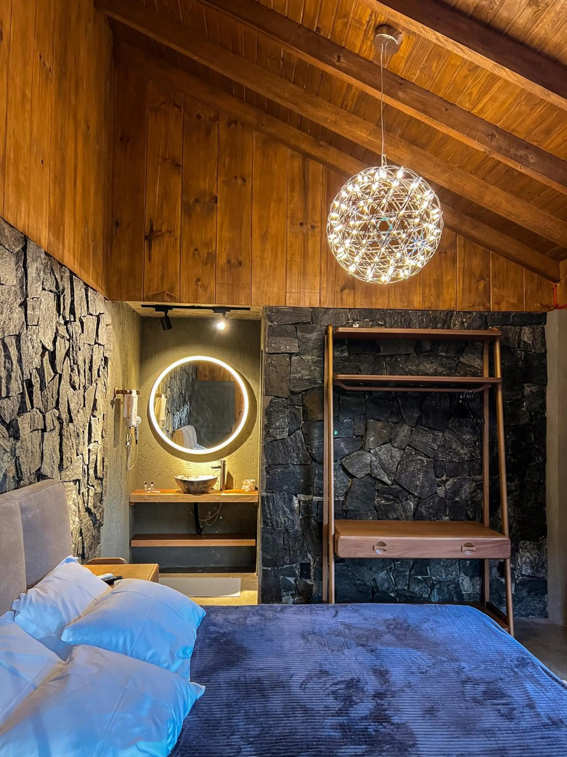 Bedroom, Bed in WoodStone Hotel Fazenda