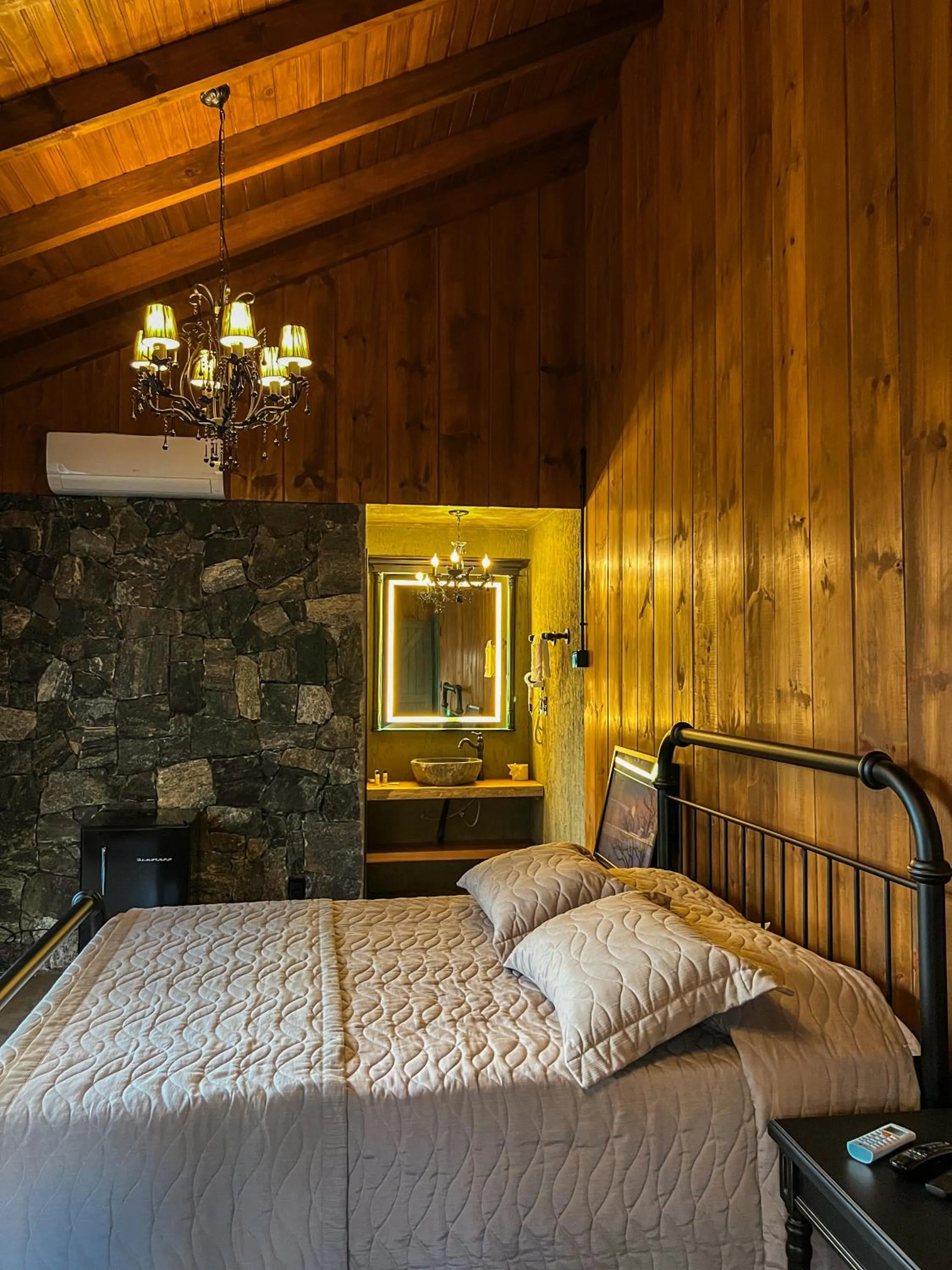 Bed in WoodStone Hotel Fazenda