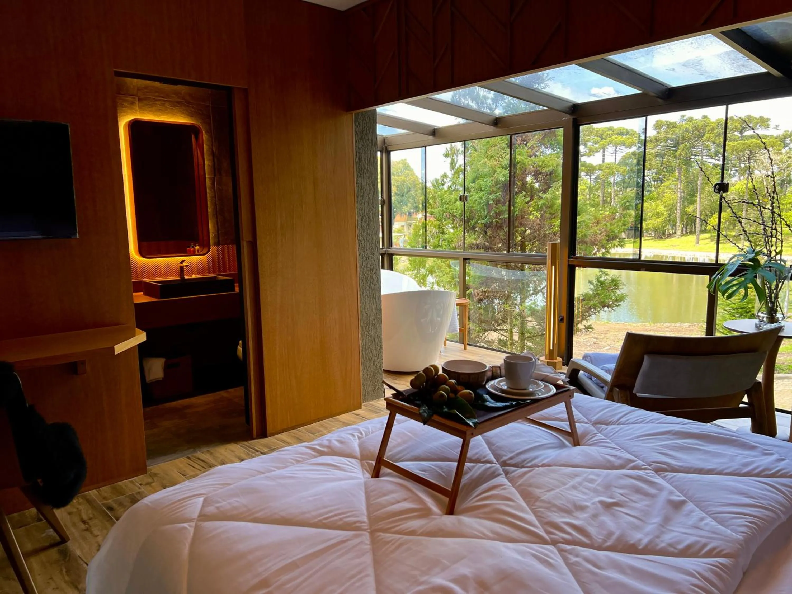 Bedroom, Bed in WoodStone Hotel Fazenda