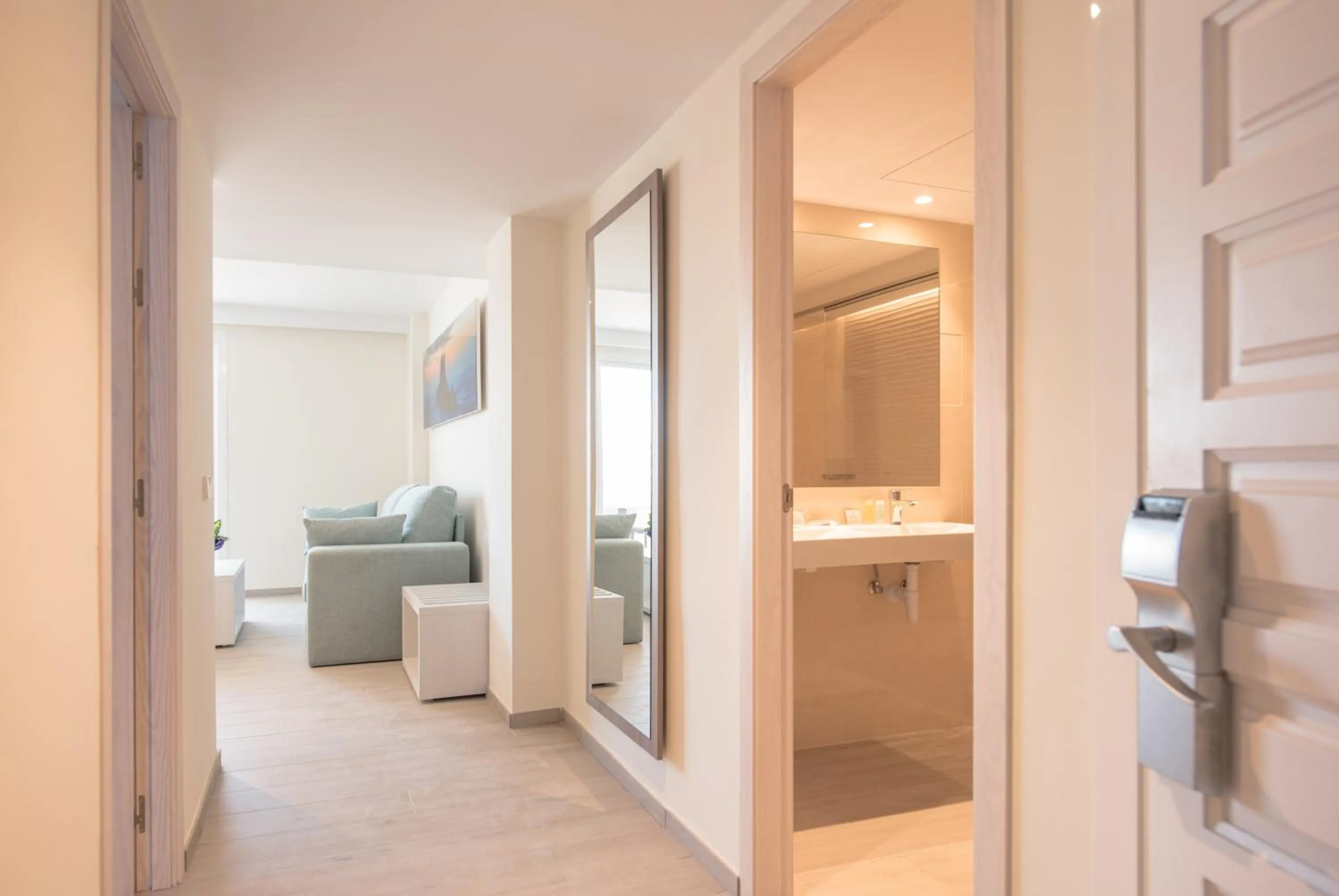 Photo of the whole room in Apartamentos Los Angeles