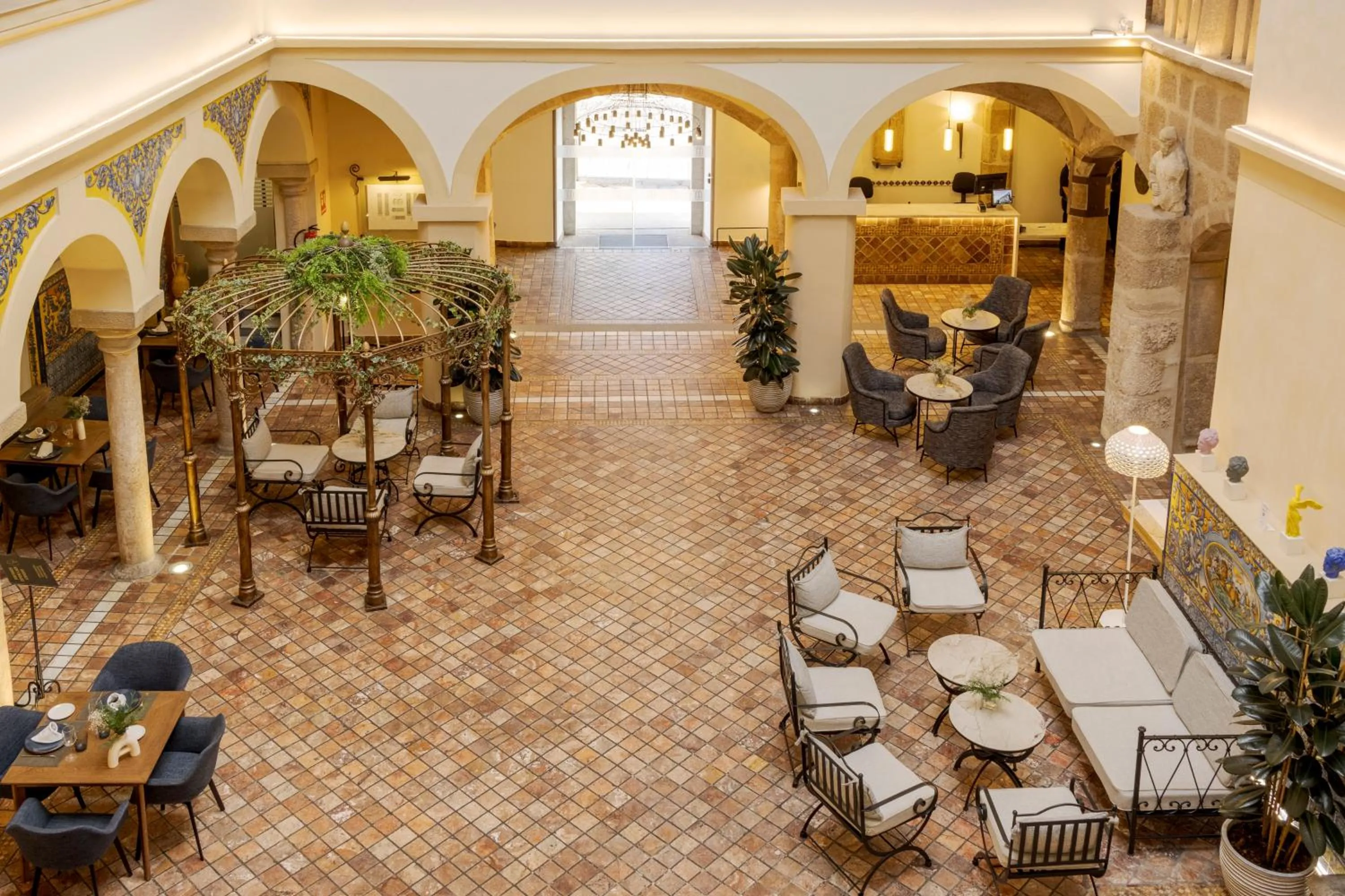 Lobby or reception in Hotel Ilunion Mérida Palace