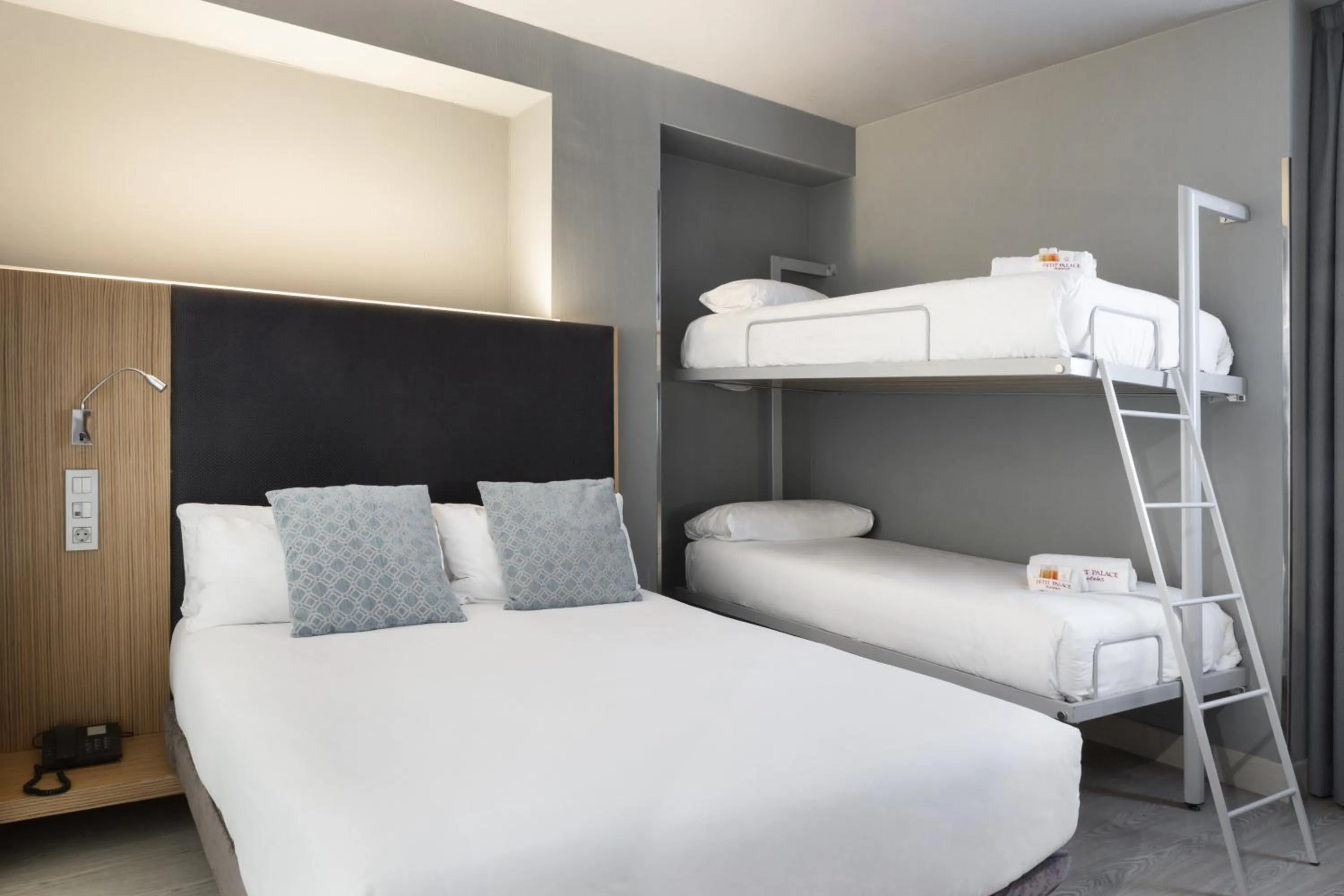 Bedroom, Bed in Petit Palace Alcalá