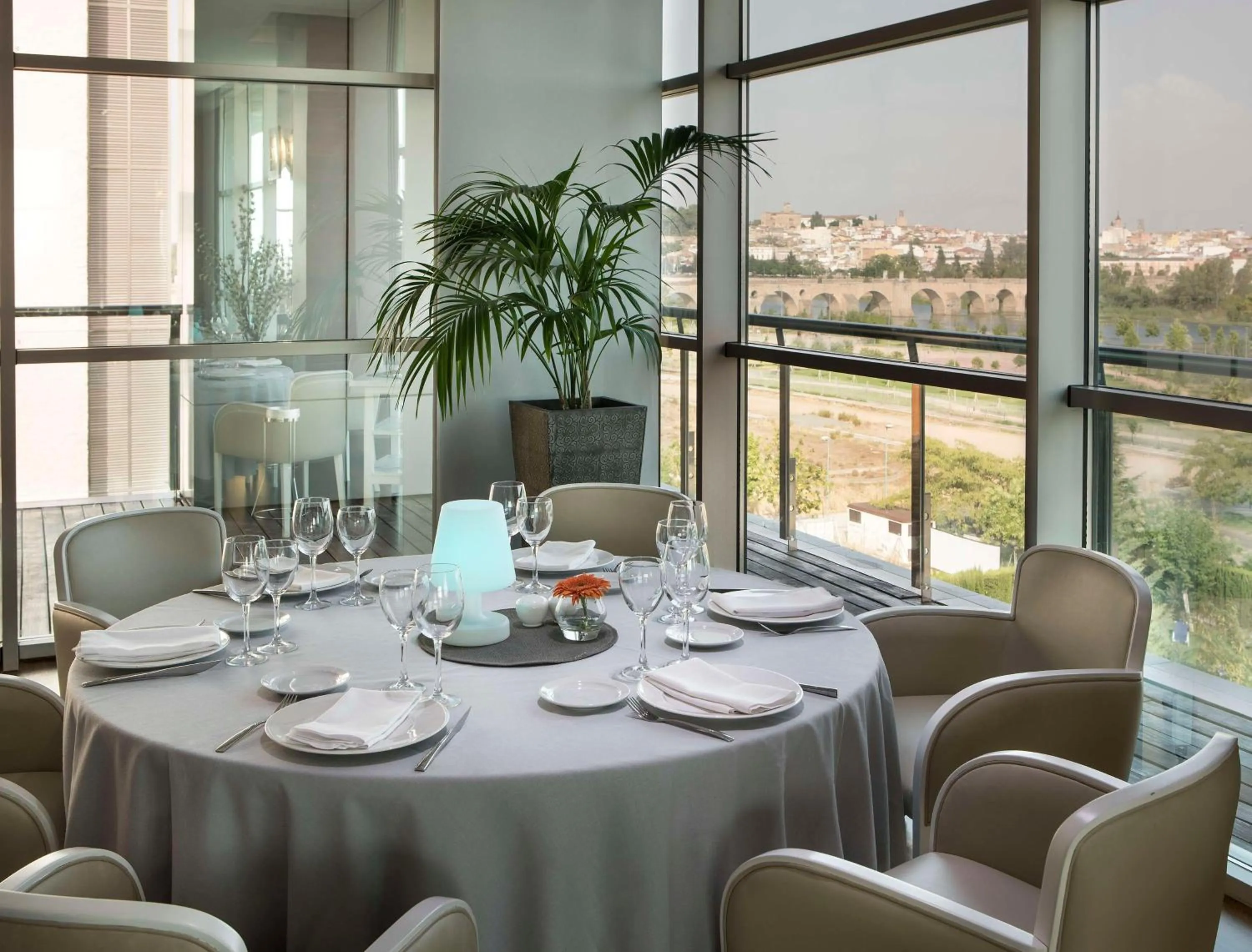 Restaurant/places to eat in NH Gran Hotel Casino de Extremadura