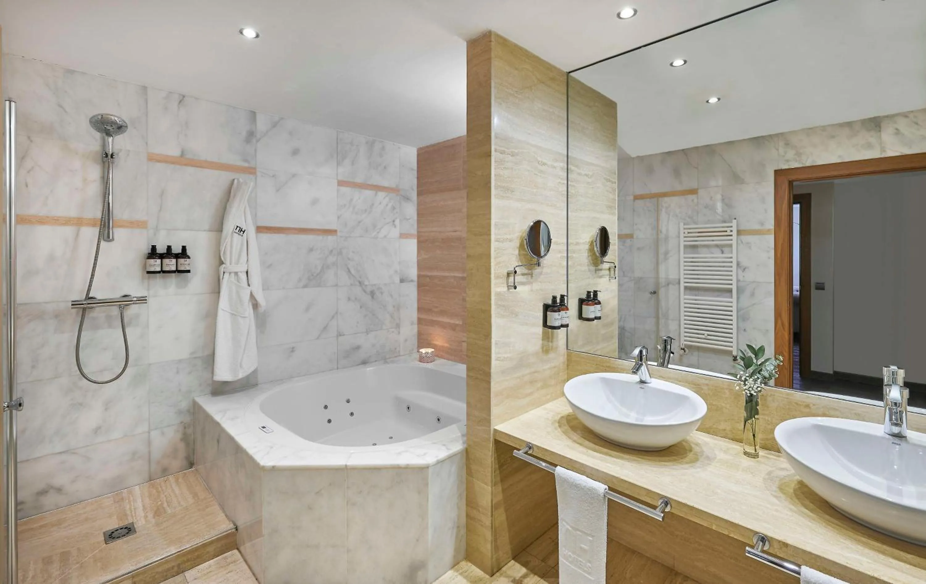 Bathroom in NH Gran Hotel Casino de Extremadura