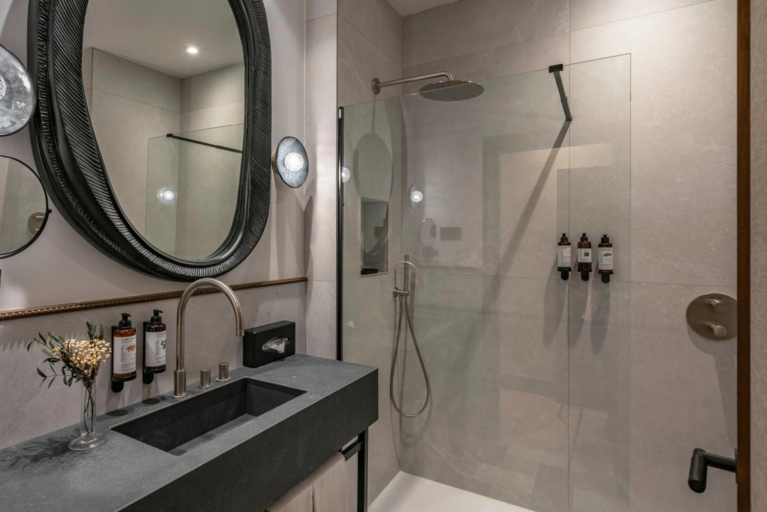 Shower in Vincci Soho