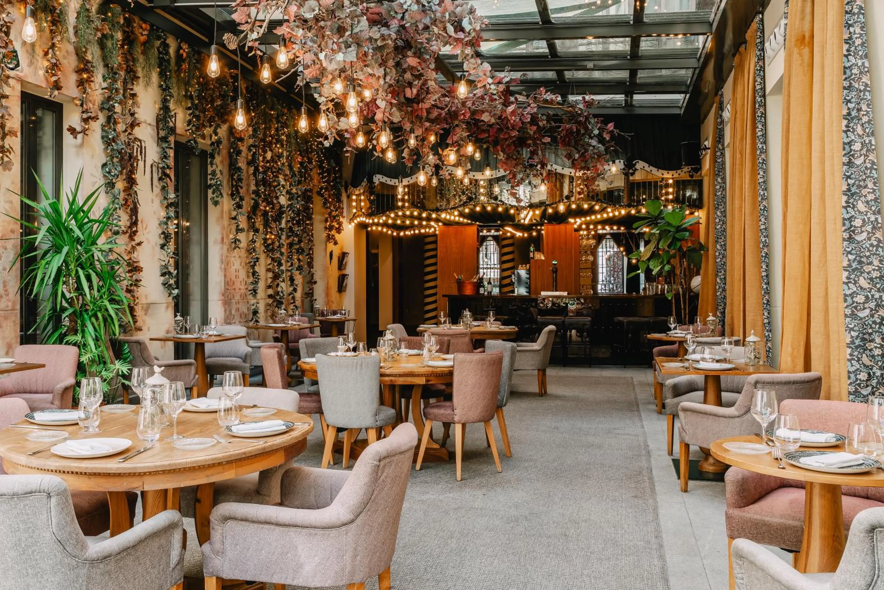 Restaurant/places to eat in Vincci Soho