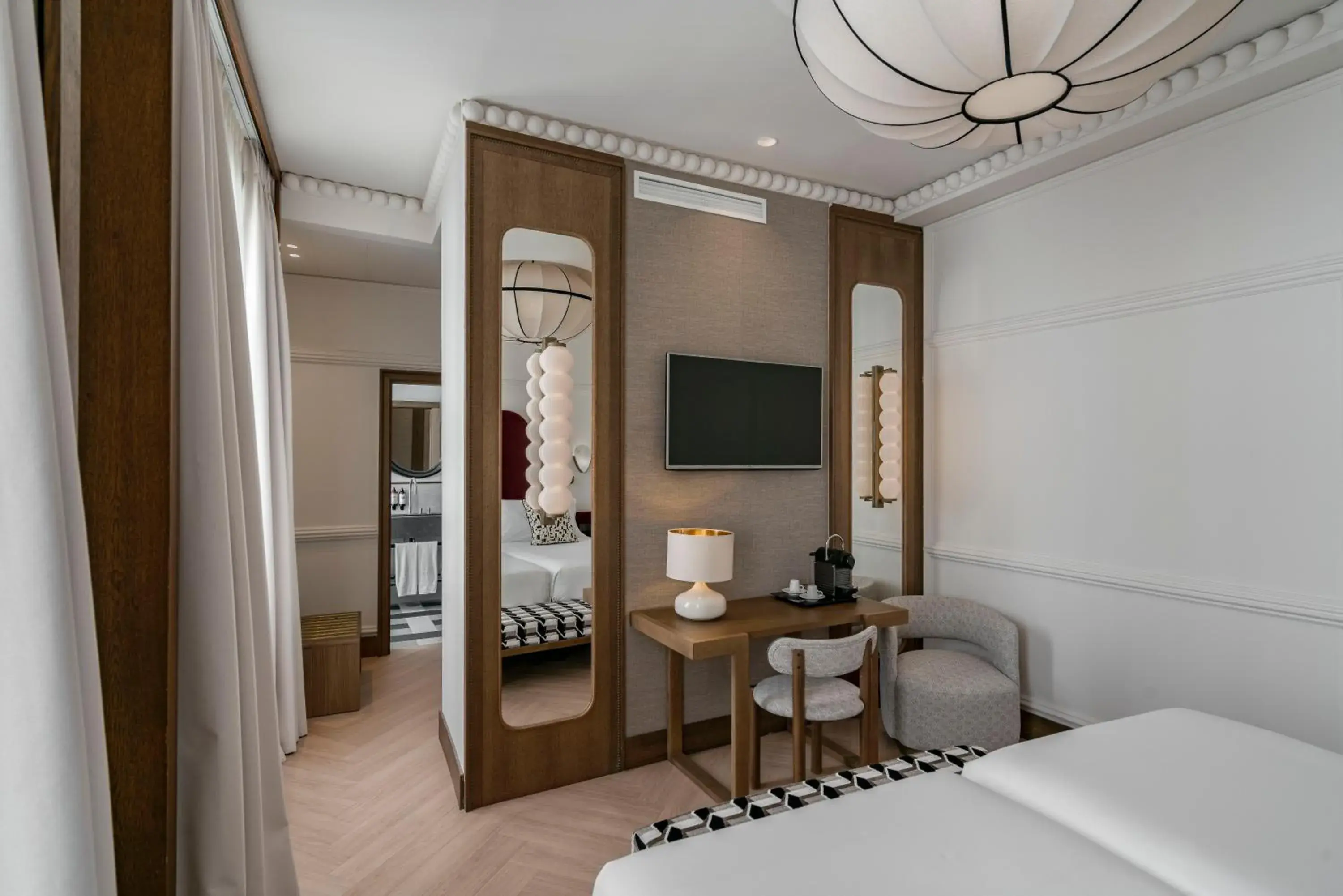 Superior Double Room with Balcony and Barrio de las Letras Views in Vincci Soho Superior Double Room with Balcony and Barrio de las Letras Views in Vincci Soho