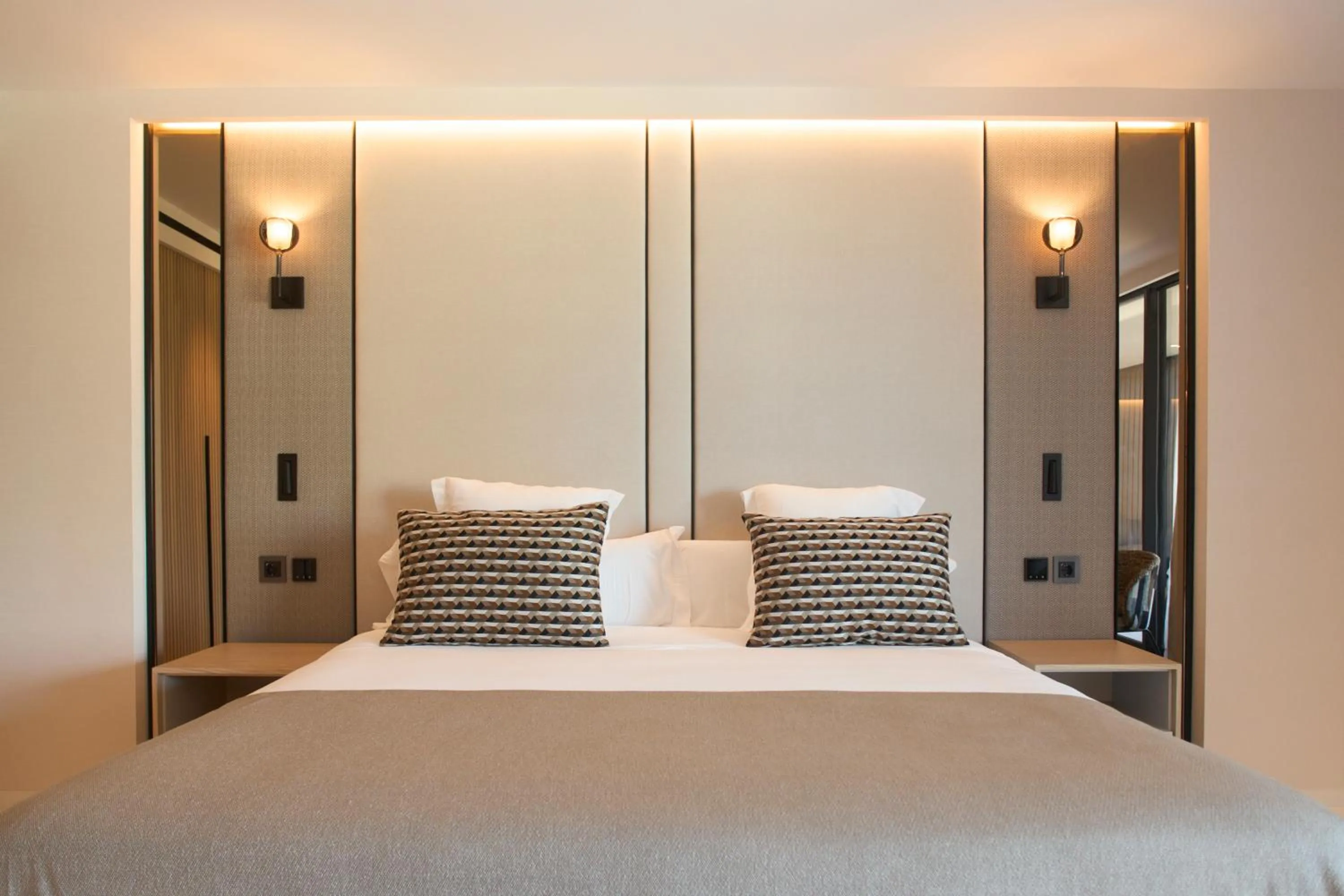 Bed in Insotel Fenicia Prestige Suites & Spa