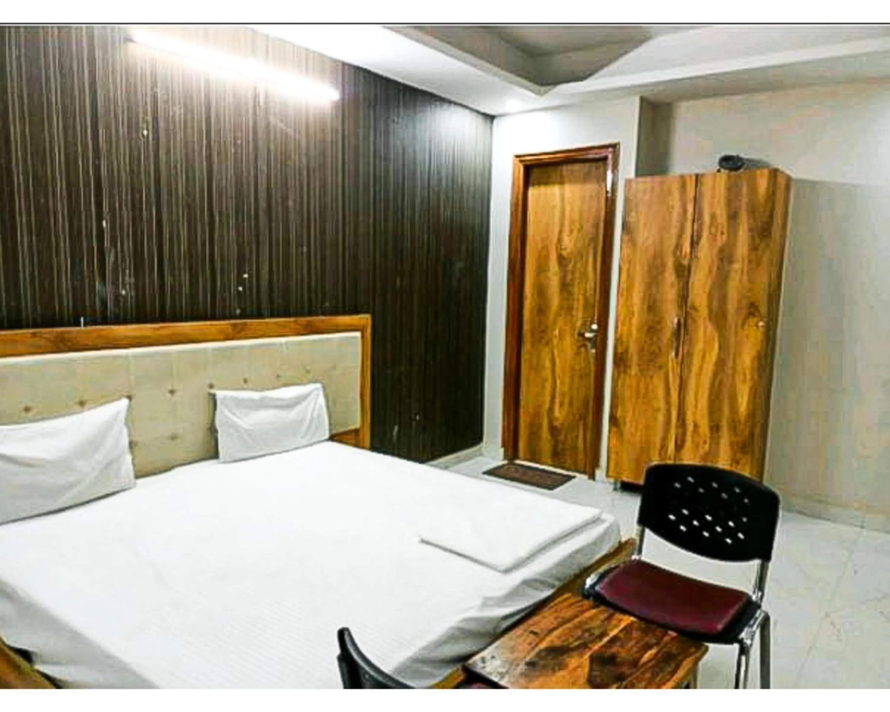 Bed in Hotel Shree Shyam By WB Inn