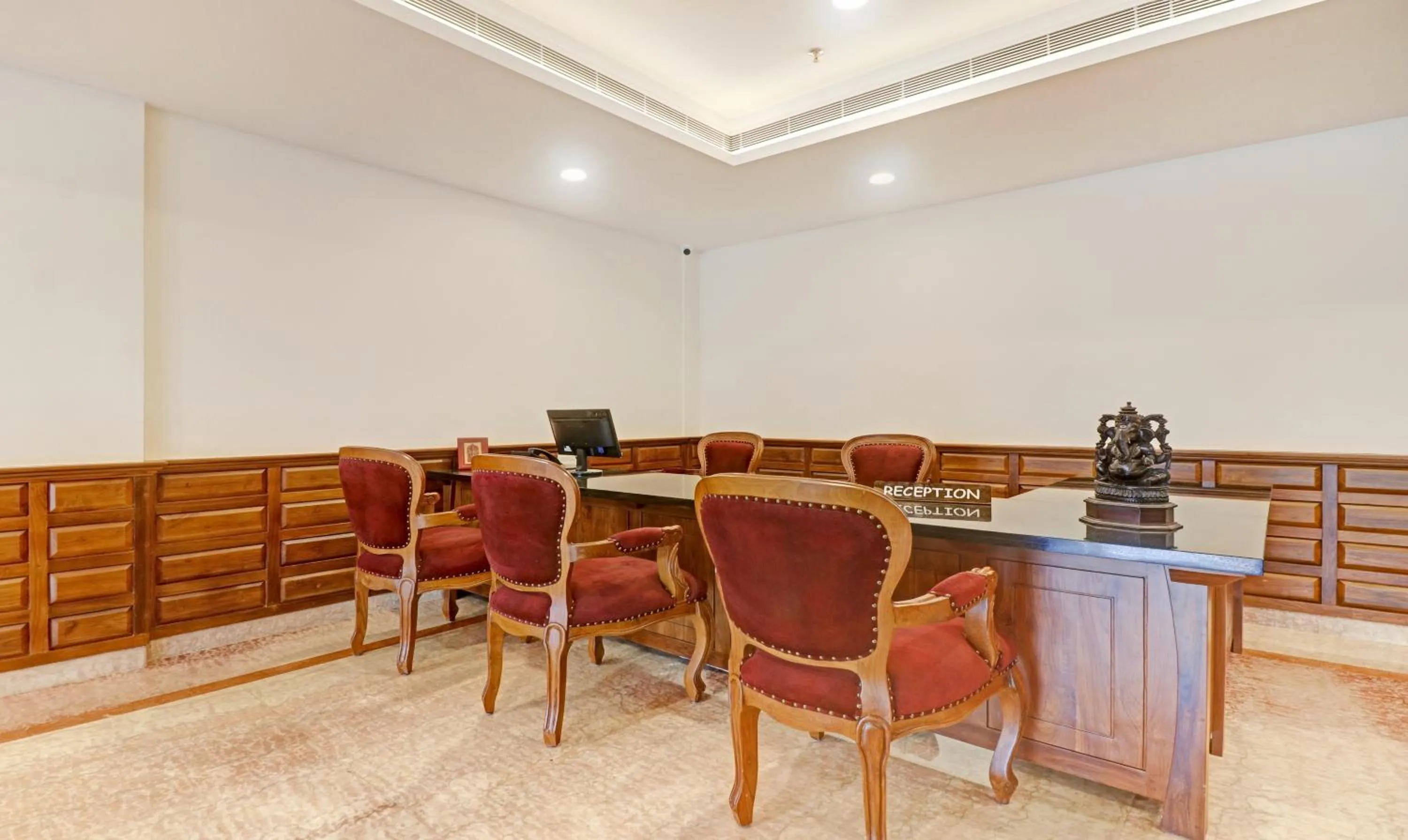 Lobby or reception in Treebo Premium Vahada 7 Minutes Drive From Ambalapuzha Sree Krishna Swamy Temple