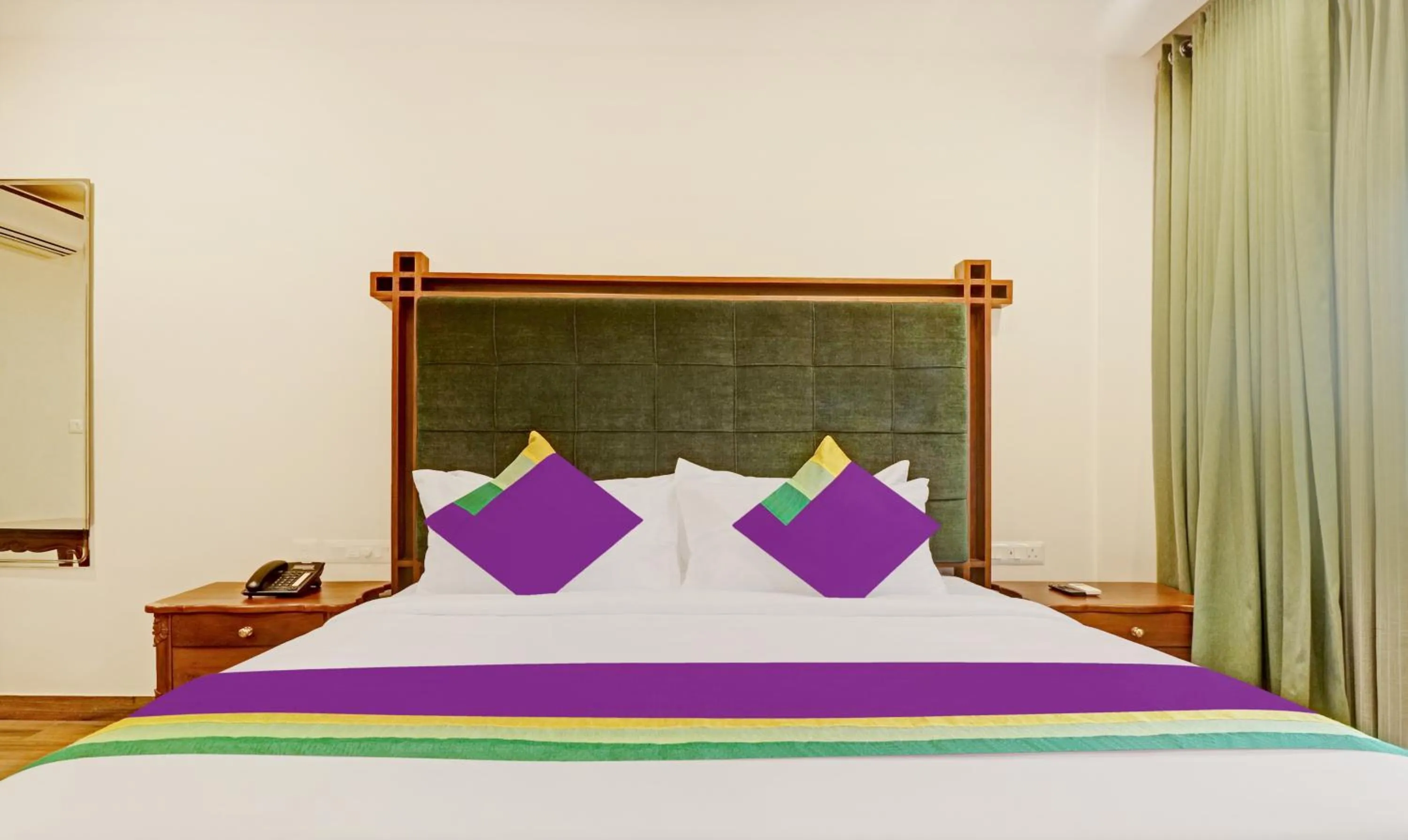Bedroom, Bed in Treebo Premium Vahada 7 Minutes Drive From Ambalapuzha Sree Krishna Swamy Temple
