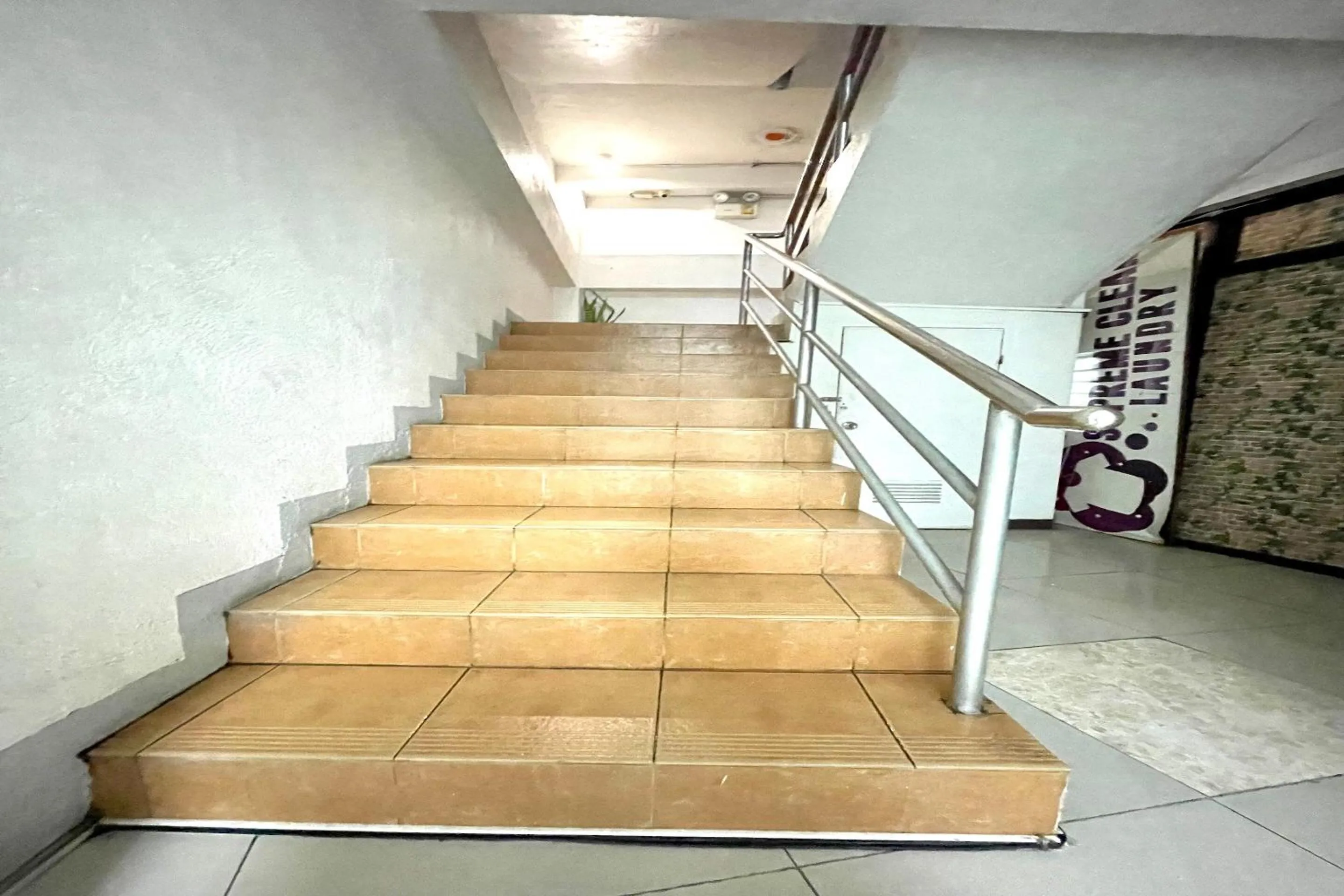 Lobby or reception in OYO 910 Sabaidee Suites