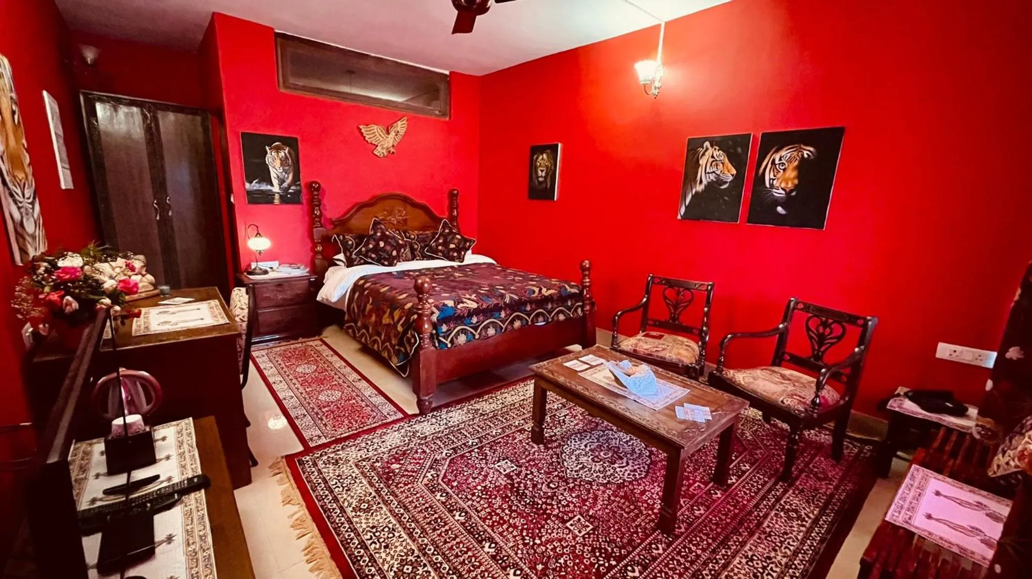 Bed in Habba Kadal Kashmiri Heritage Hotel & Hub
