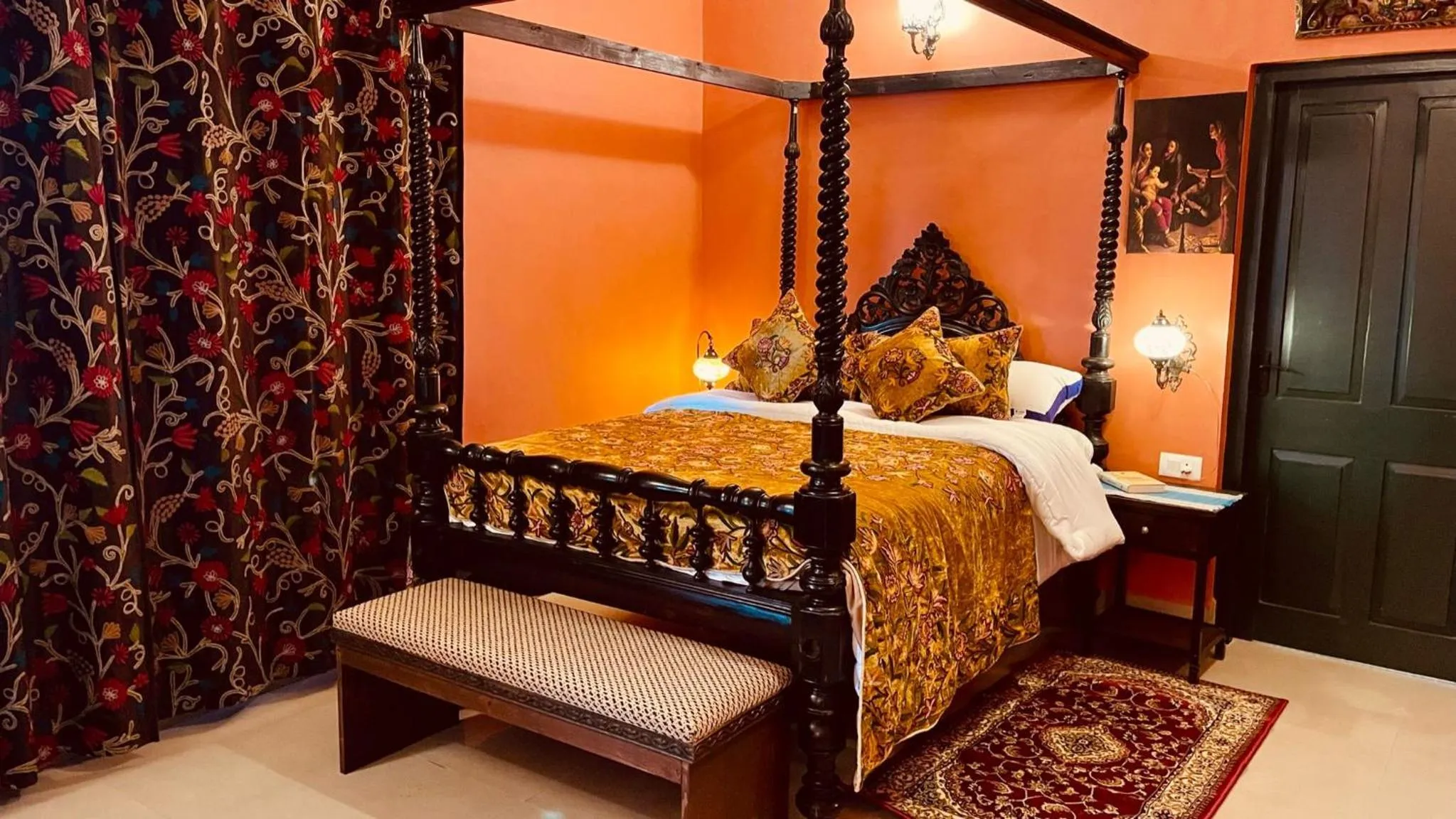 Bed in Habba Kadal Kashmiri Heritage Hotel & Hub