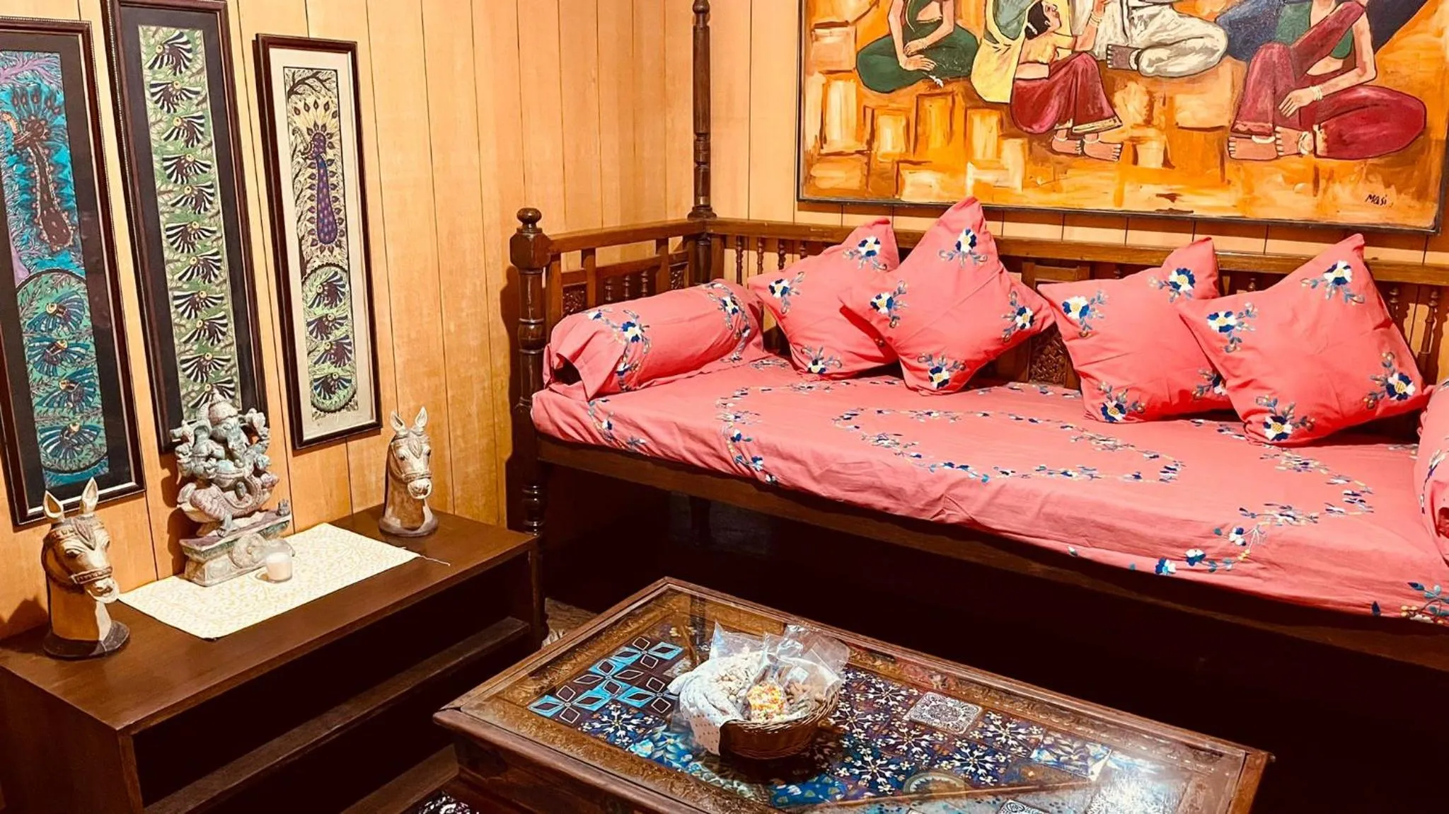 Living room, Bed in Habba Kadal Kashmiri Heritage Hotel & Hub