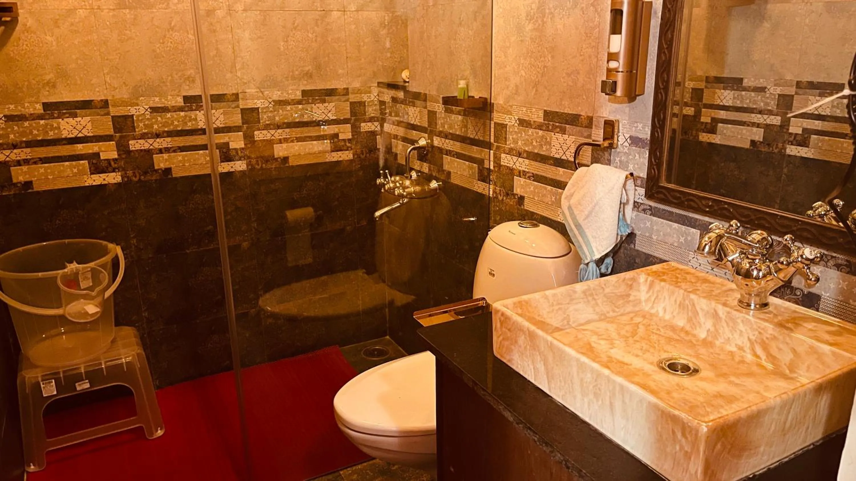 Bathroom in Habba Kadal Kashmiri Heritage Hotel & Hub