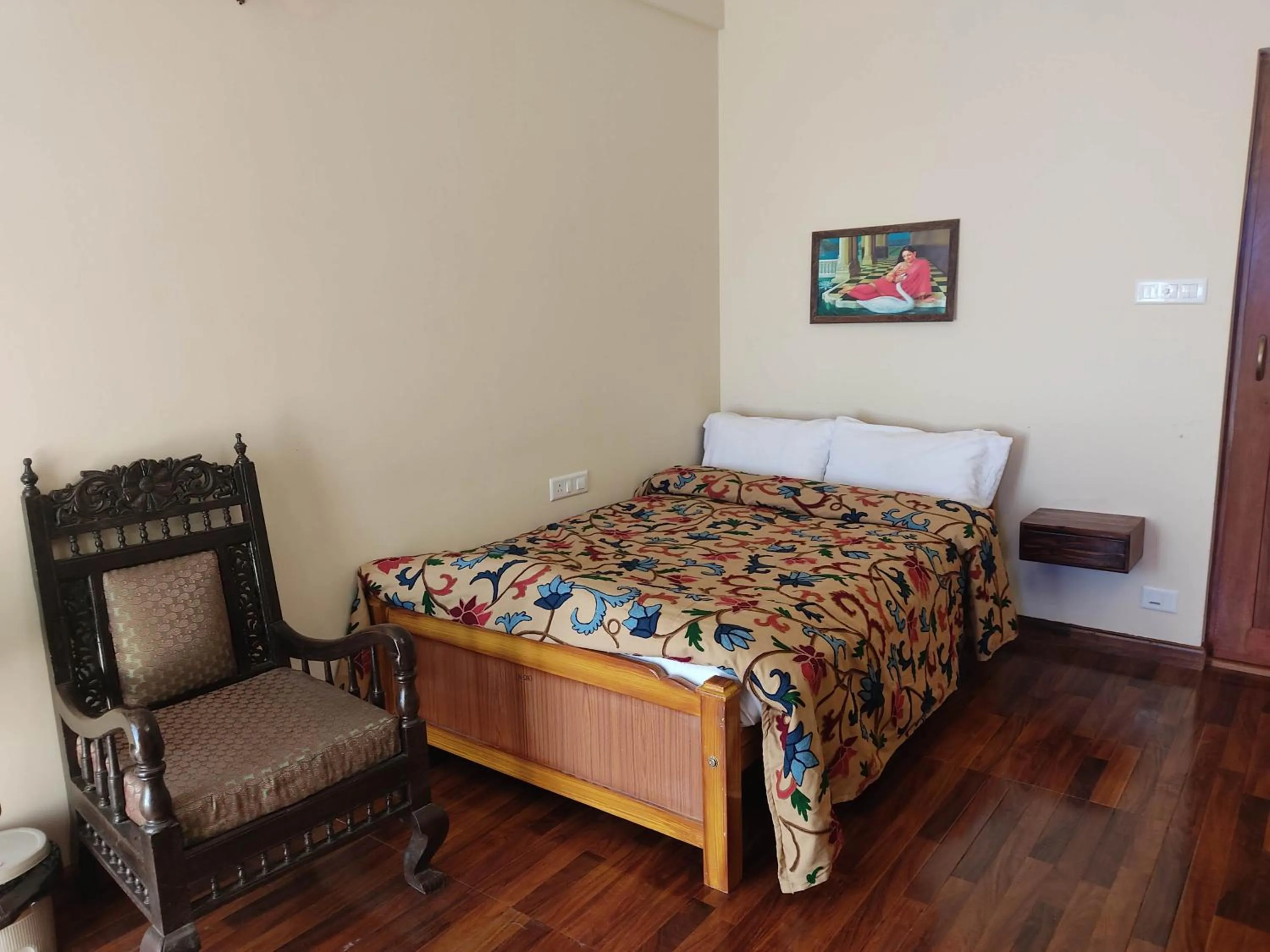 Bed in Habba Kadal Kashmiri Heritage Hotel & Hub