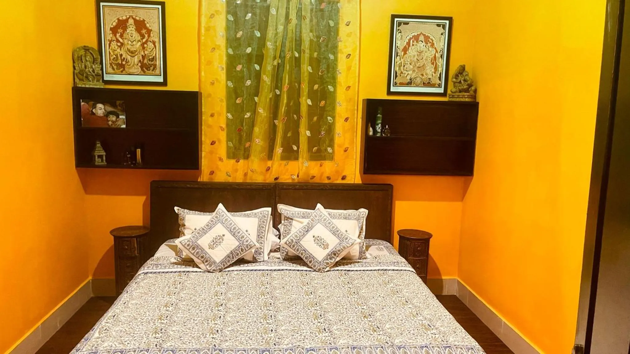 Bed in Habba Kadal Kashmiri Heritage Hotel & Hub