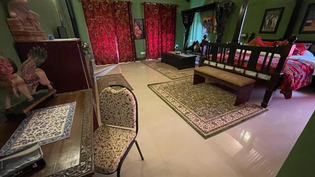 Bed in Habba Kadal Kashmiri Heritage Hotel & Hub