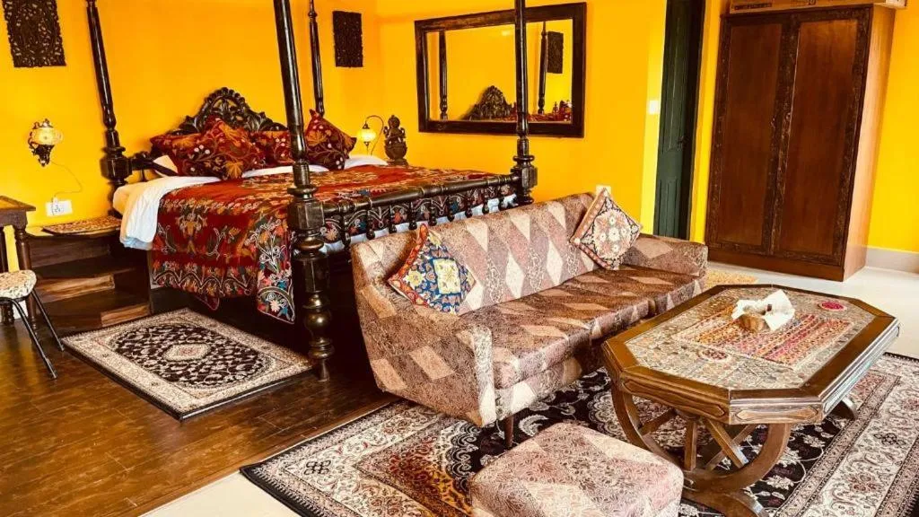 Bed in Habba Kadal Kashmiri Heritage Hotel & Hub