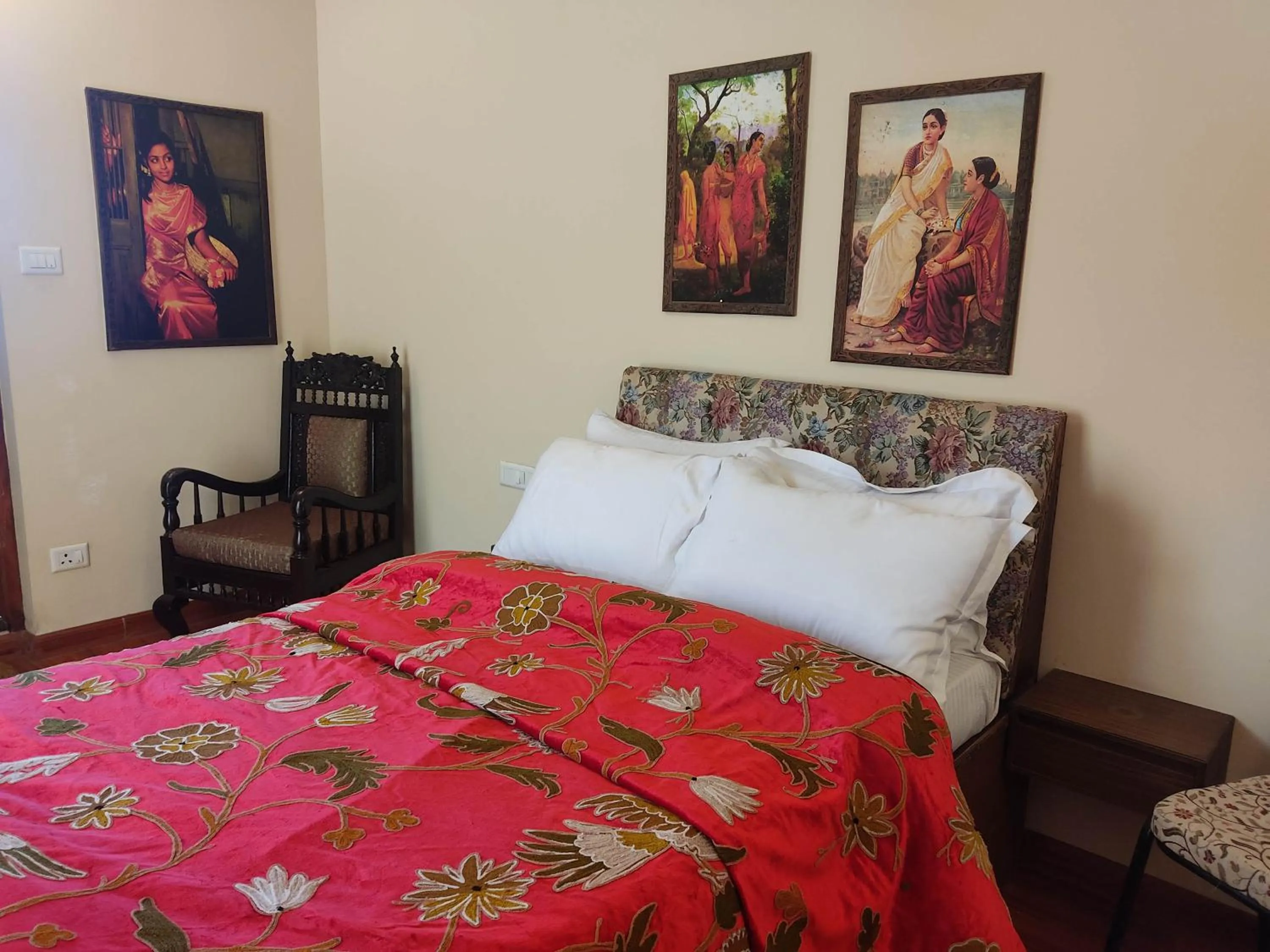 Bed in Habba Kadal Kashmiri Heritage Hotel & Hub