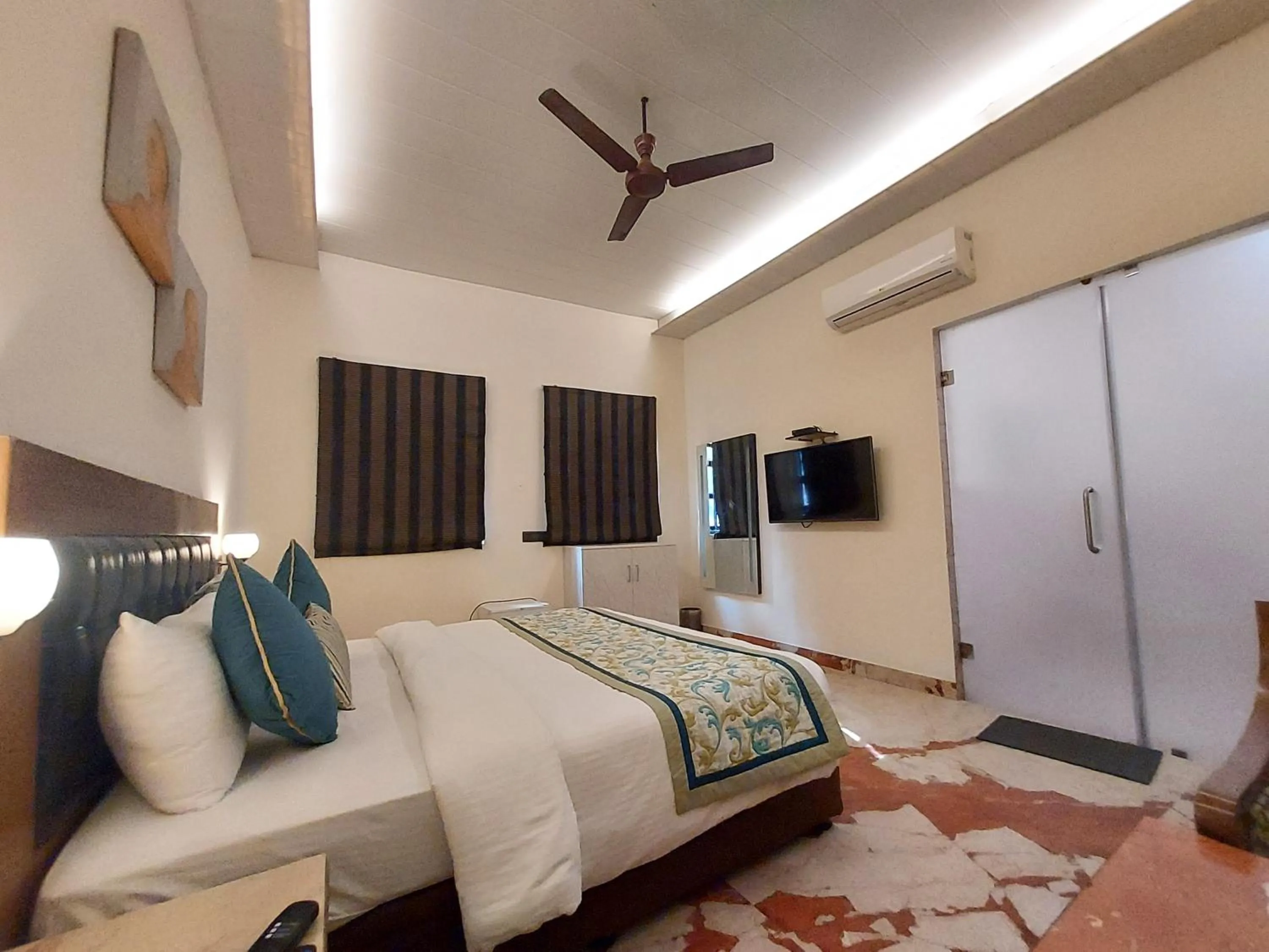 Bedroom, Bed in Hotel Green Castle (Heritage Hotel)