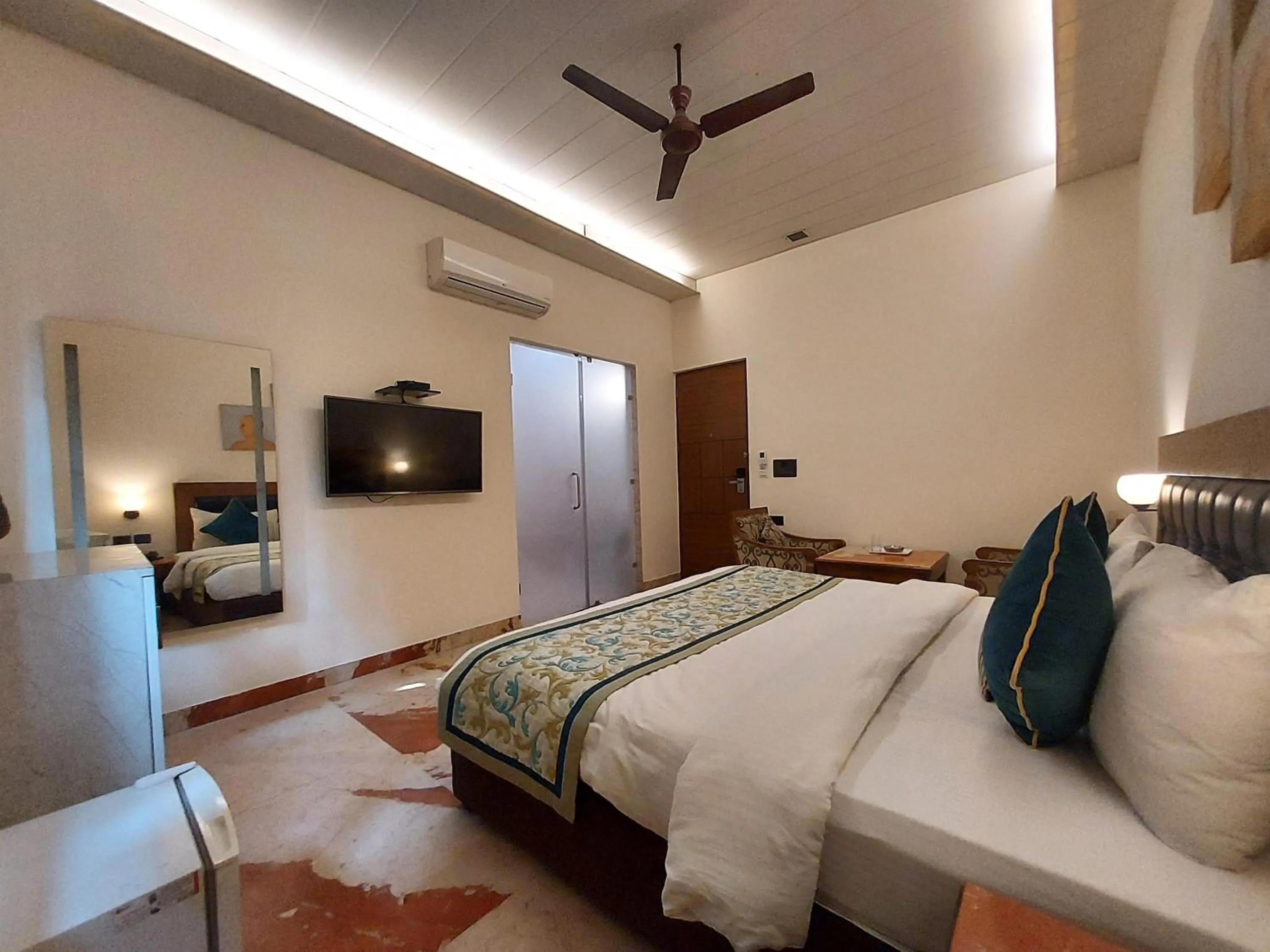 Bedroom, Bed in Hotel Green Castle (Heritage Hotel)