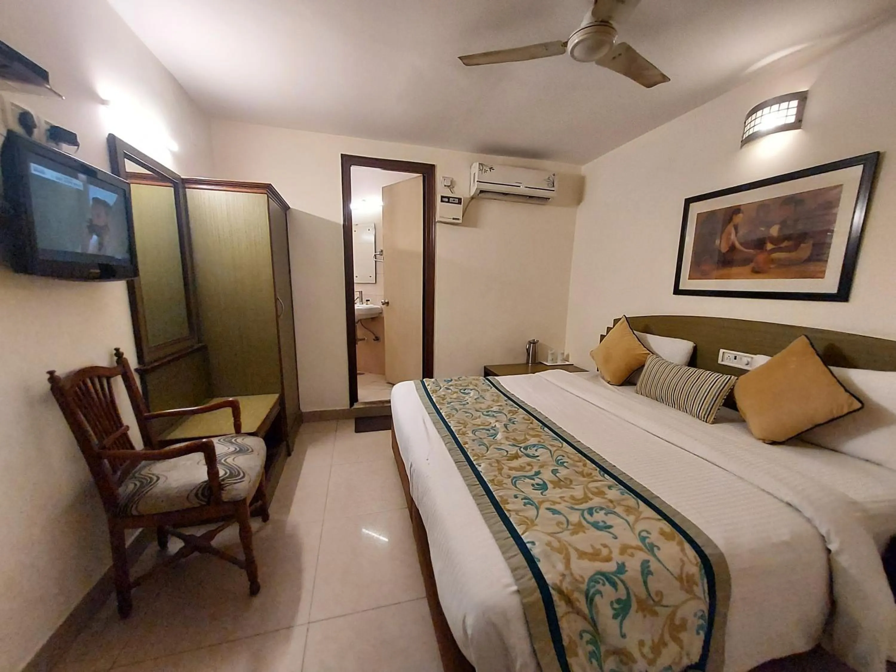 Bedroom, Bed in Hotel Green Castle (Heritage Hotel)