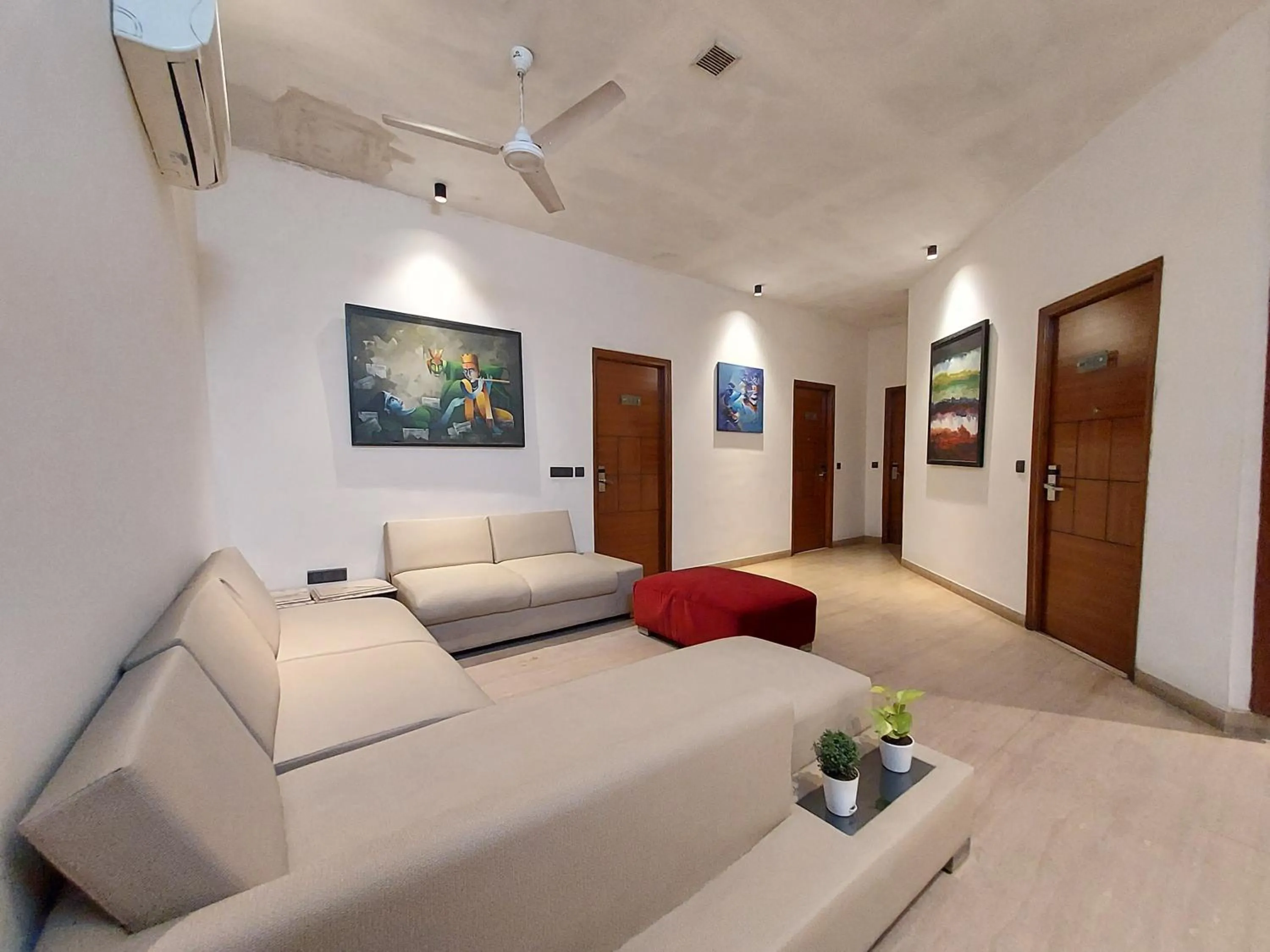 Seating area, Bed in Hotel Green Castle (Heritage Hotel)